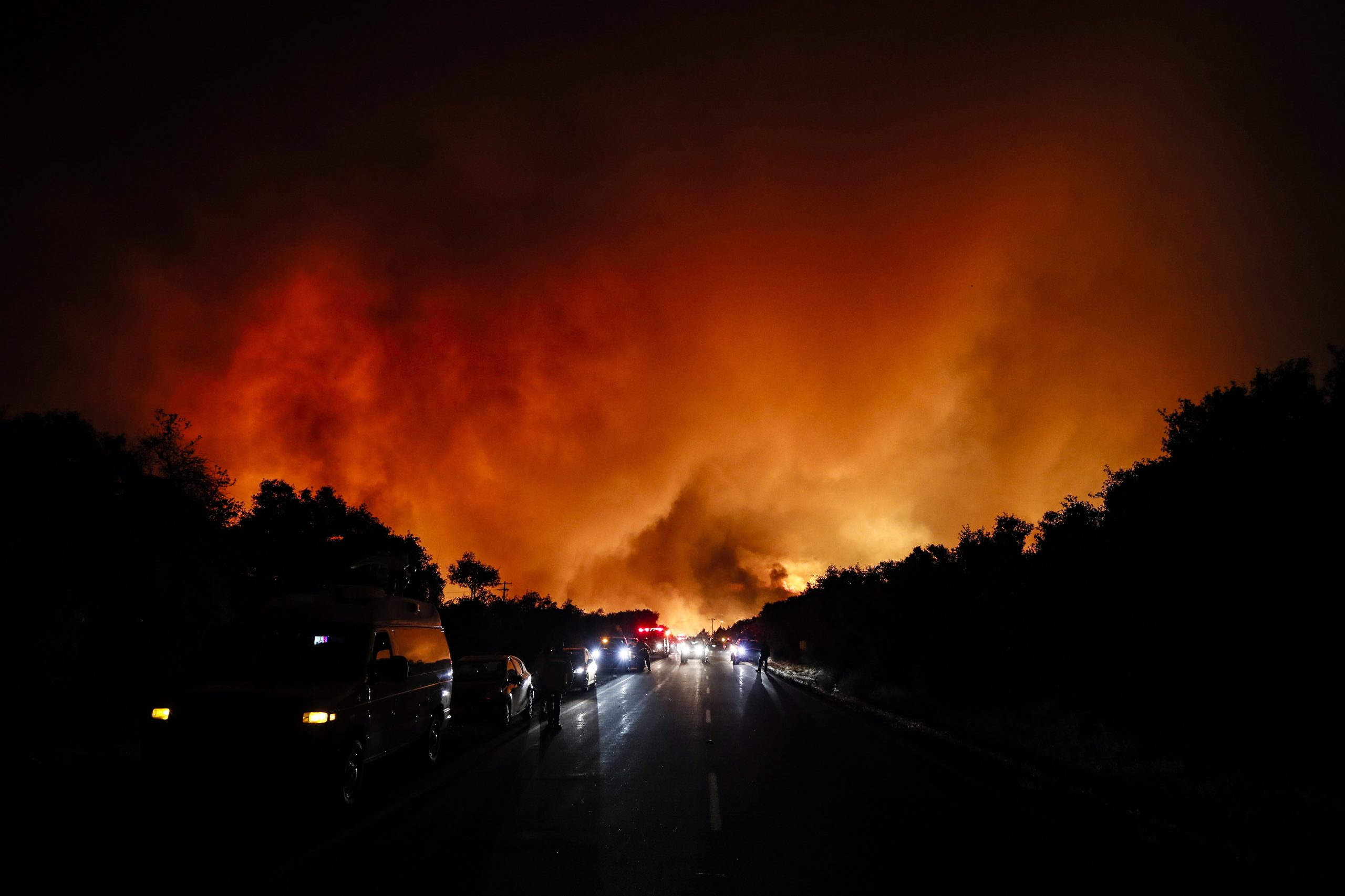 Incêndio florestal já consumiu 4.000 hectares na Califórnia. Pessoas retiradas de 500 casas