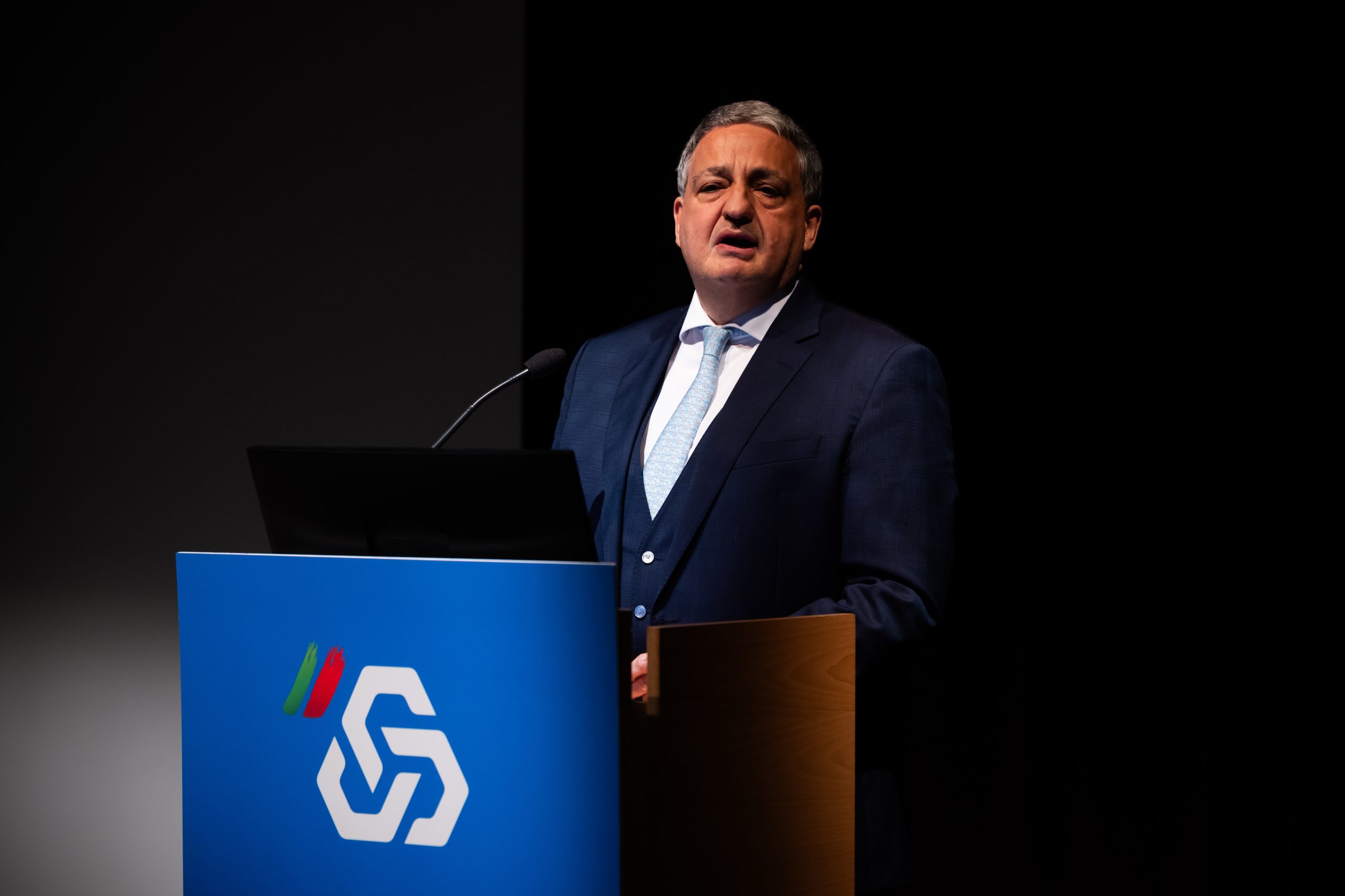 Macedo diz que aumentos salariais não podem tornar CGD menos competitiva