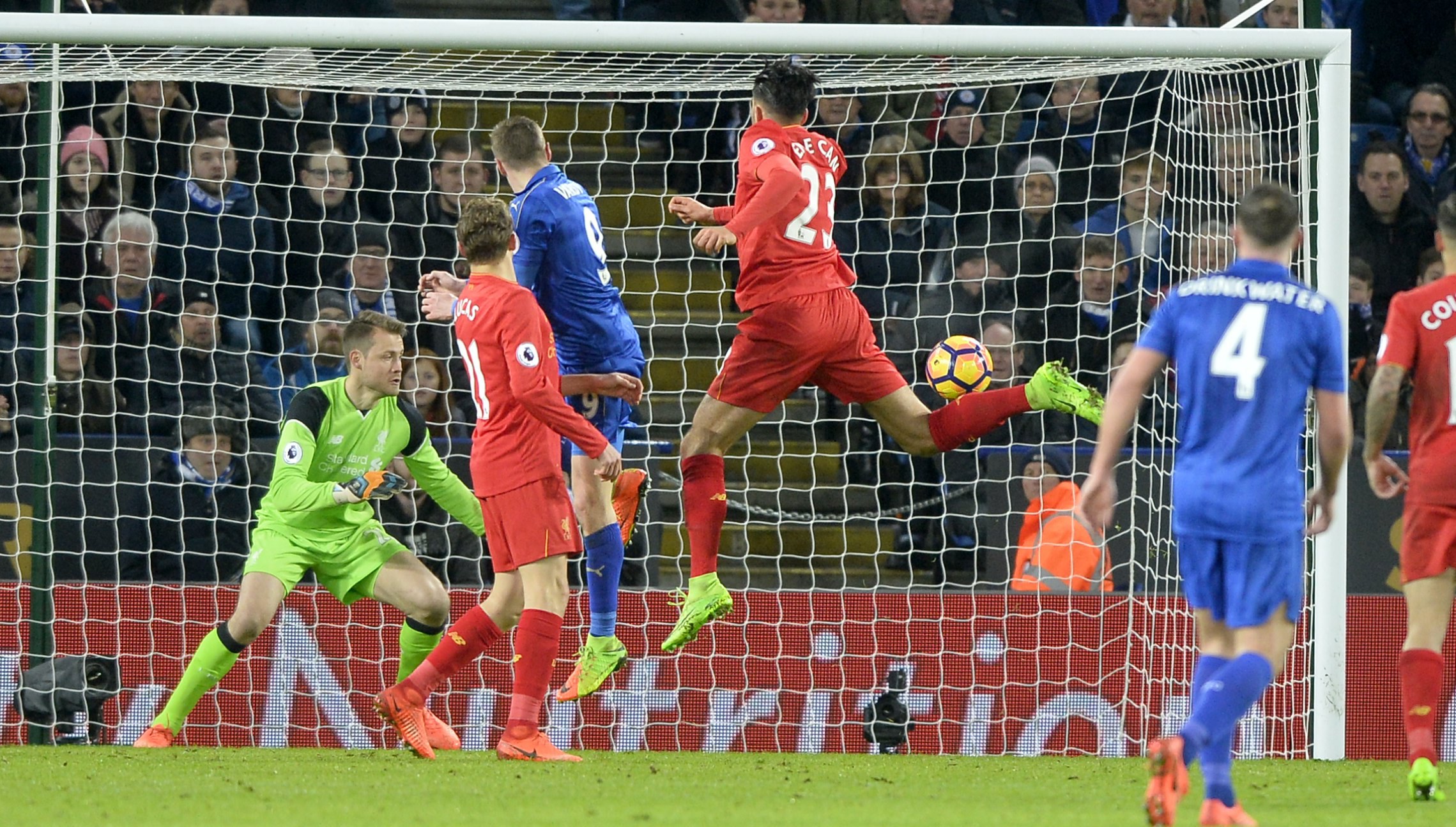 Liverpool festeja vitória, três pontos e terceiro lugar (provisório). Mas este golo de Emre Can é coisa de outro mundo