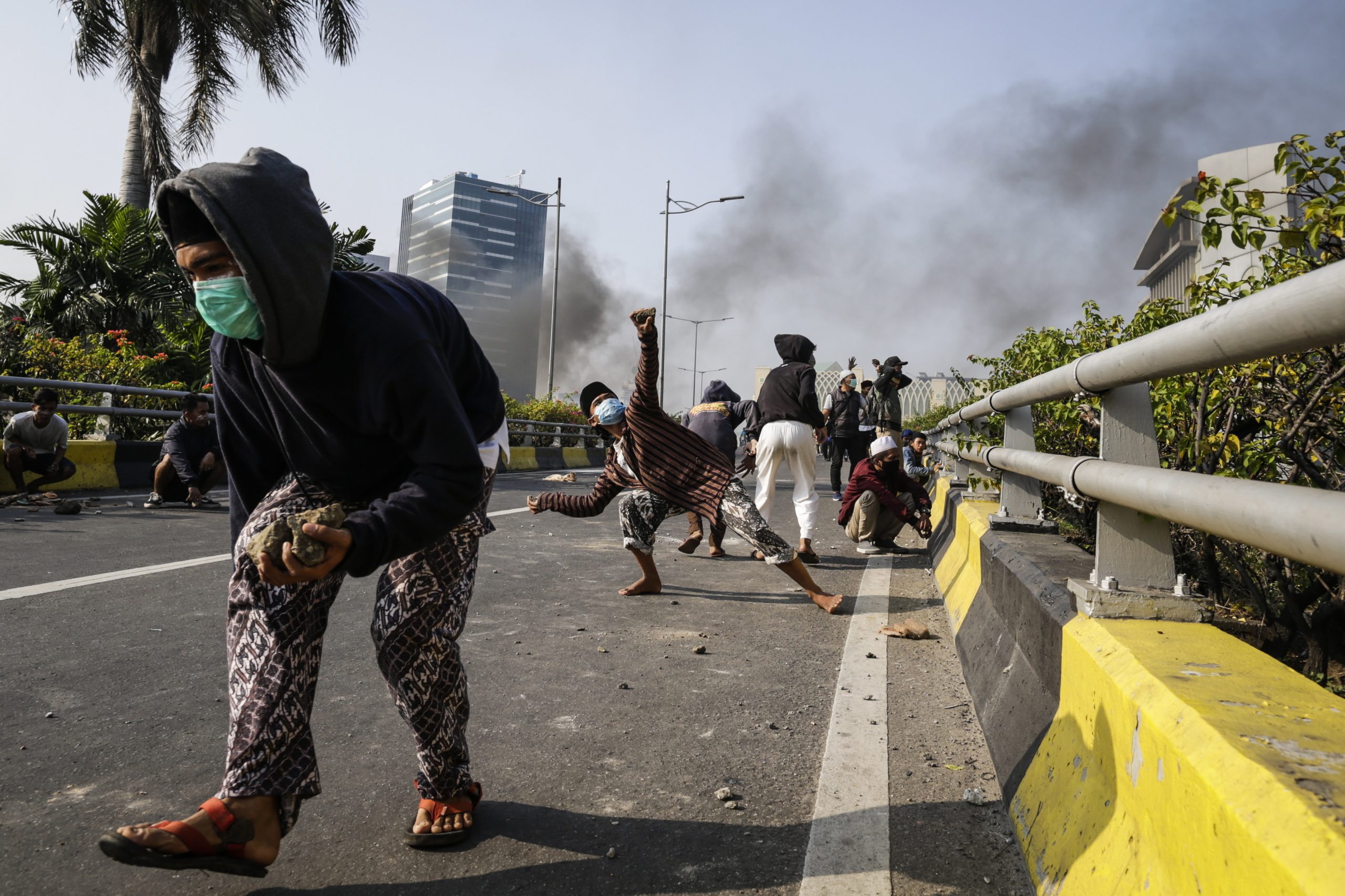 Indonésia: Seis mortos e mais de 200 feridos em protestos em Jacarta
