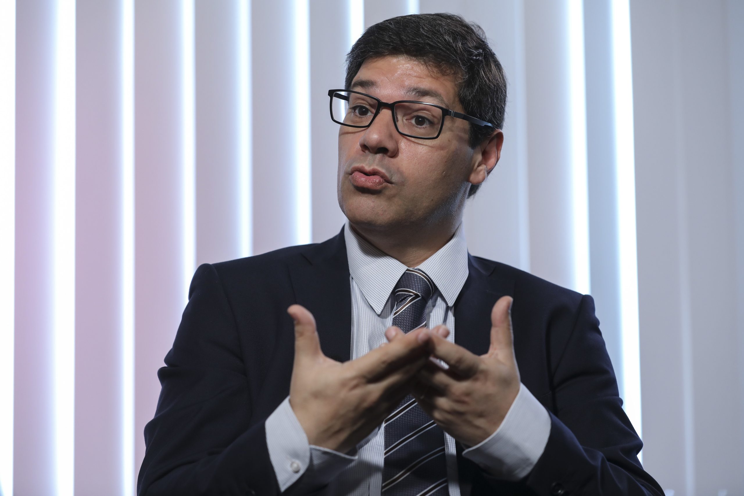 Governo quer reforçar ligações aéreas com a China