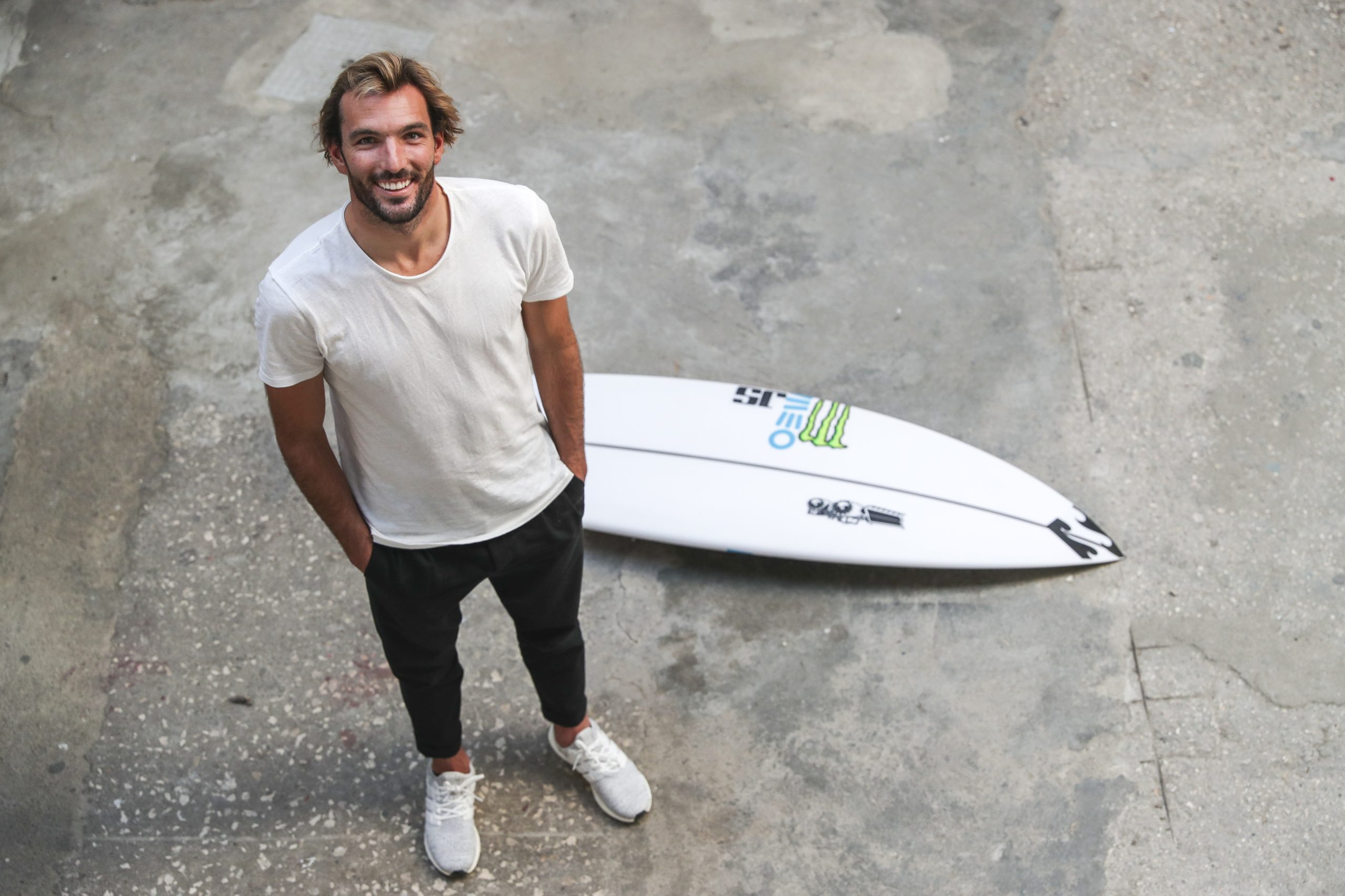 Surfista Frederico Morais cumpre sonho com qualificação para Jogos Olímpicos