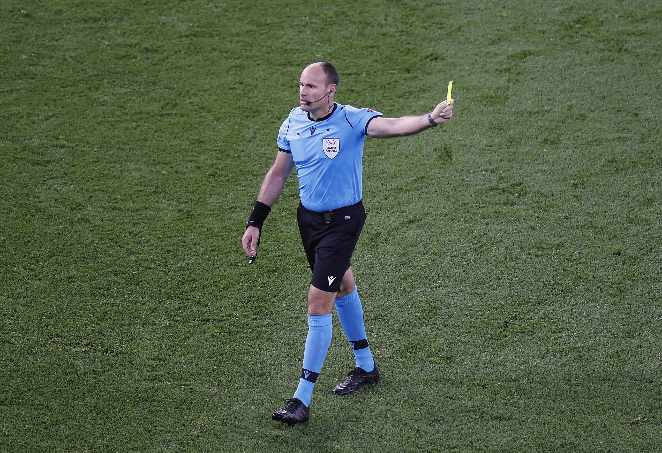 Espanhol Mateu Lahoz arbitra visita do Sporting ao Arsenal