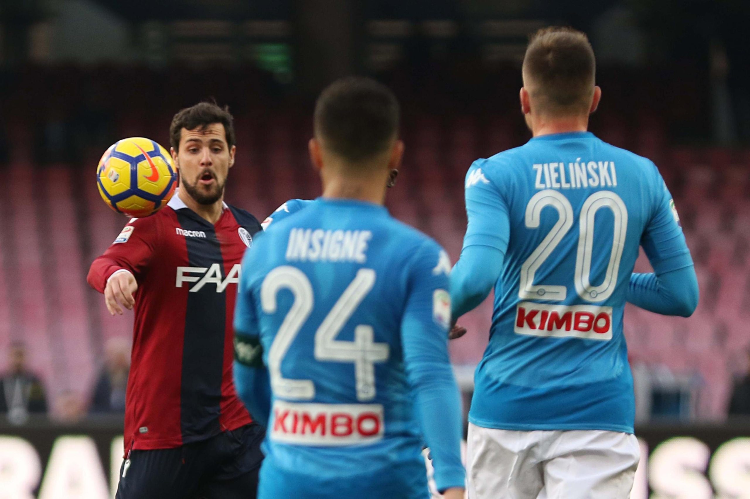 Nápoles ‘cumpre’ contra o Bolonha com Mário Rui a titular