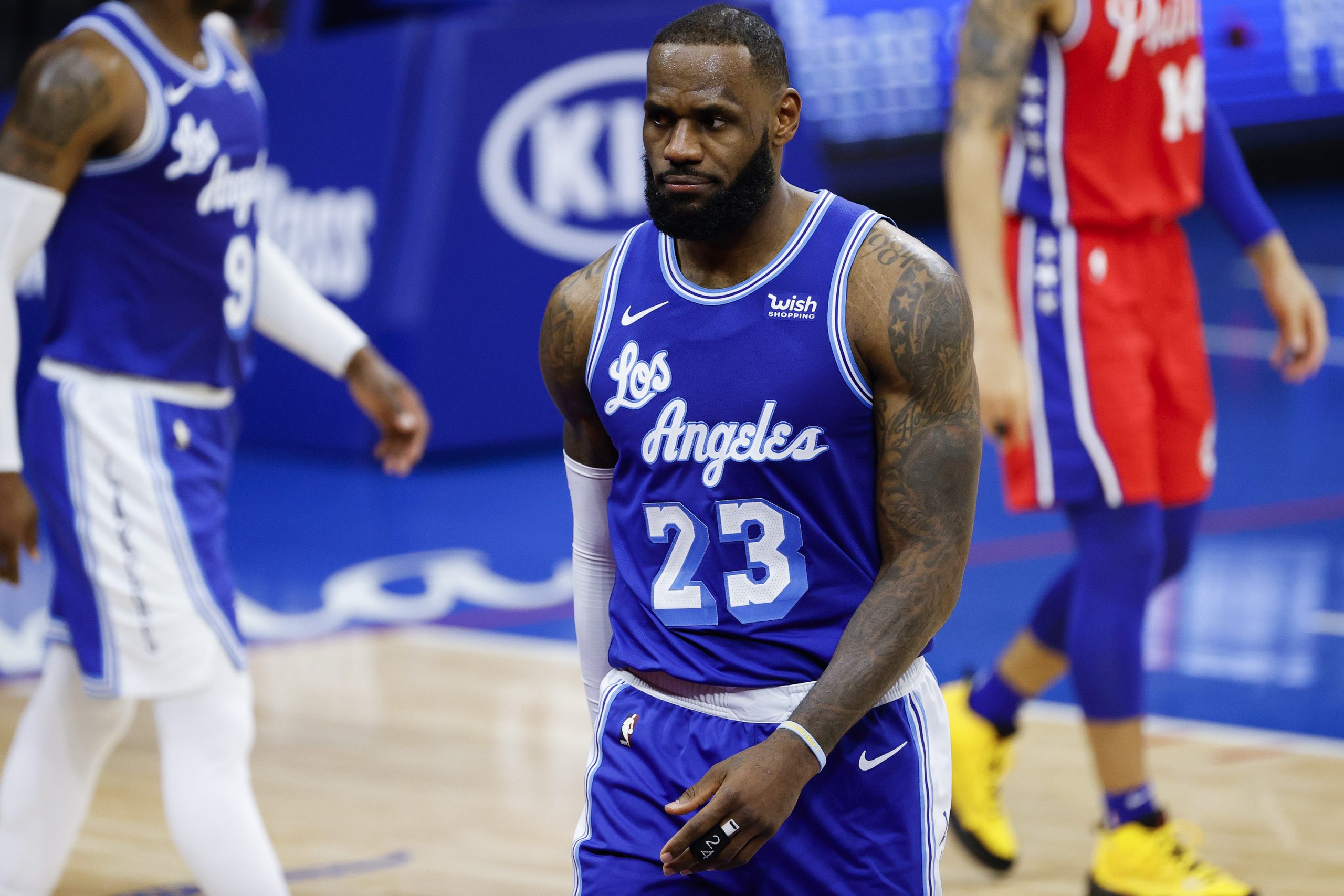 Campeões Lakers sofrem primeira derrota como visitantes na NBA