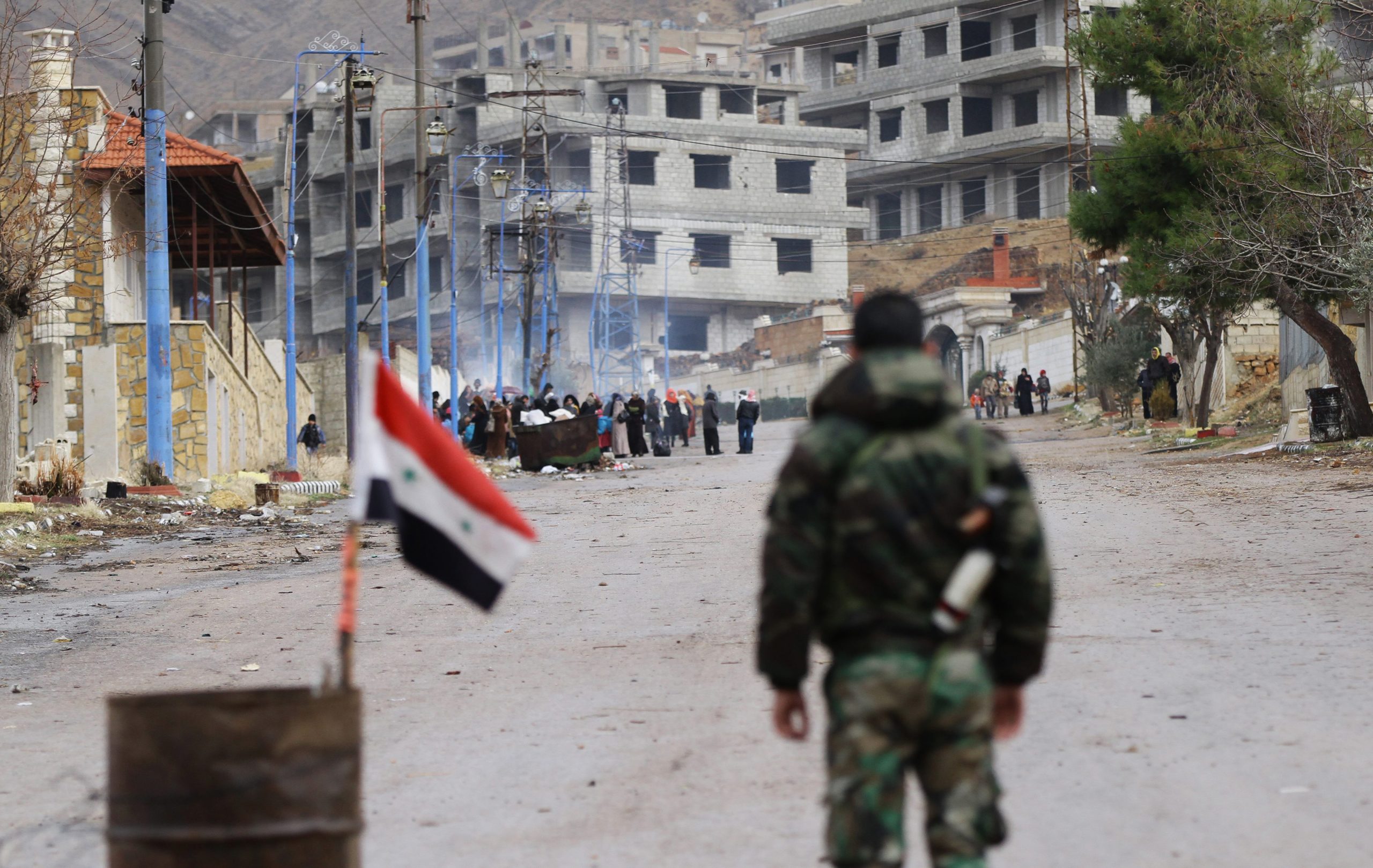 Assad ignora cessar-fogo e lança ataque no sul da Síria, diz ONG