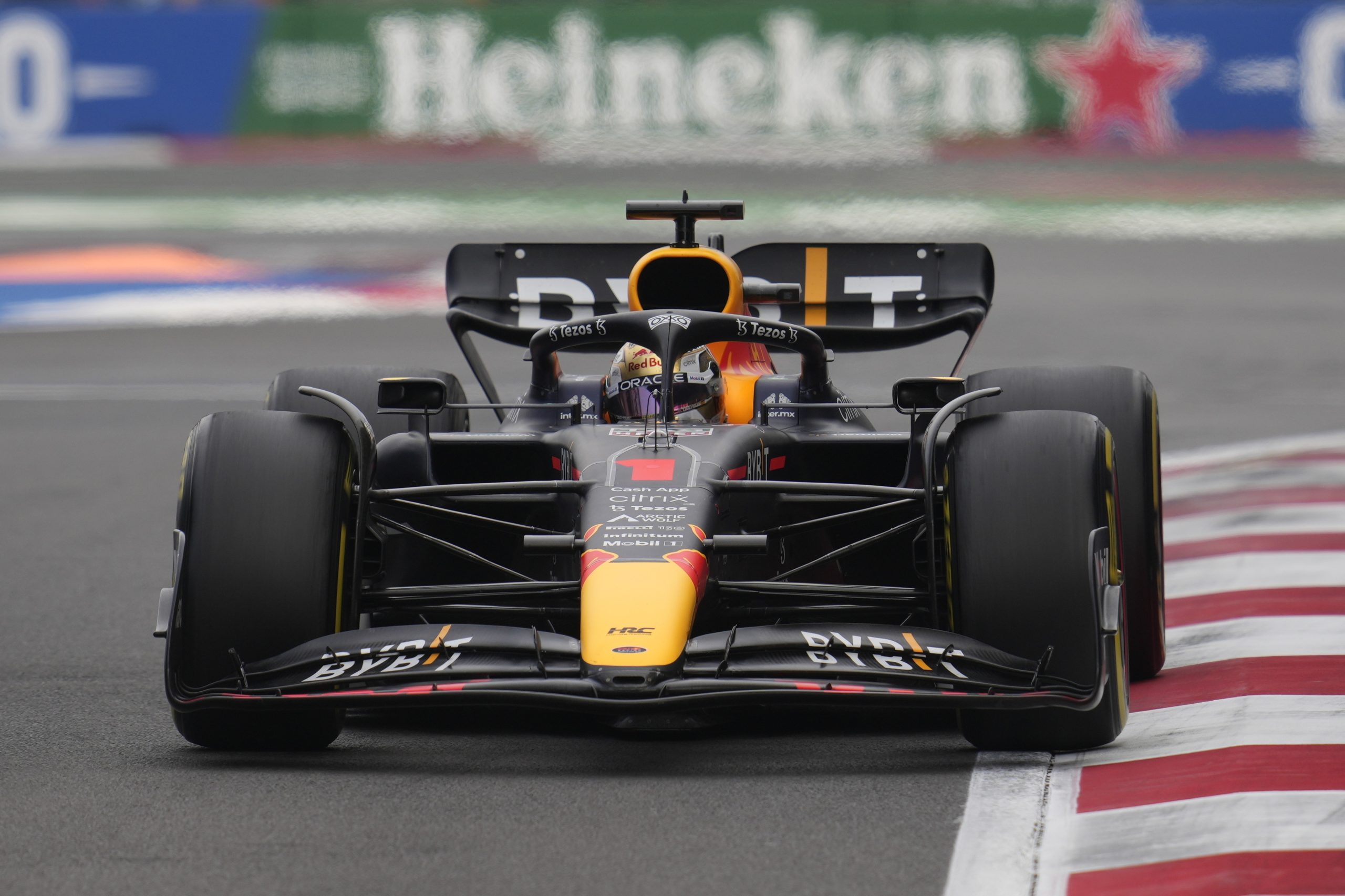 Max Verstappen vence GP do México e faz história na Fórmula 1