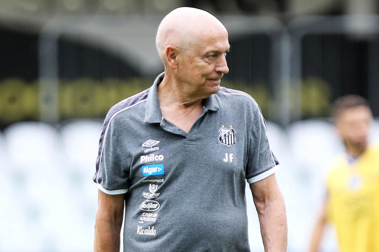 Jesualdo Ferreira deixa comando técnico do Santos ao fim de sete meses