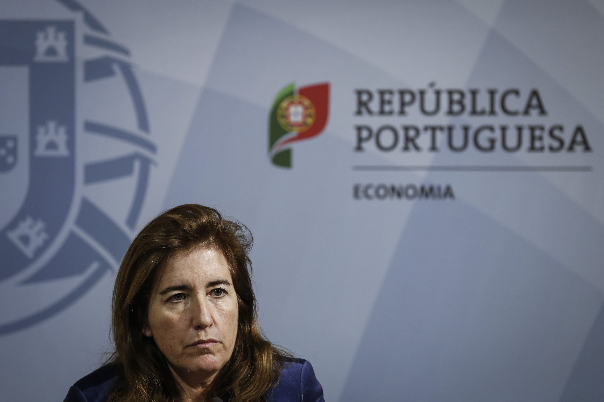 Mais de 115 mil trabalhadores com apoio para ficarem com filhos em casa