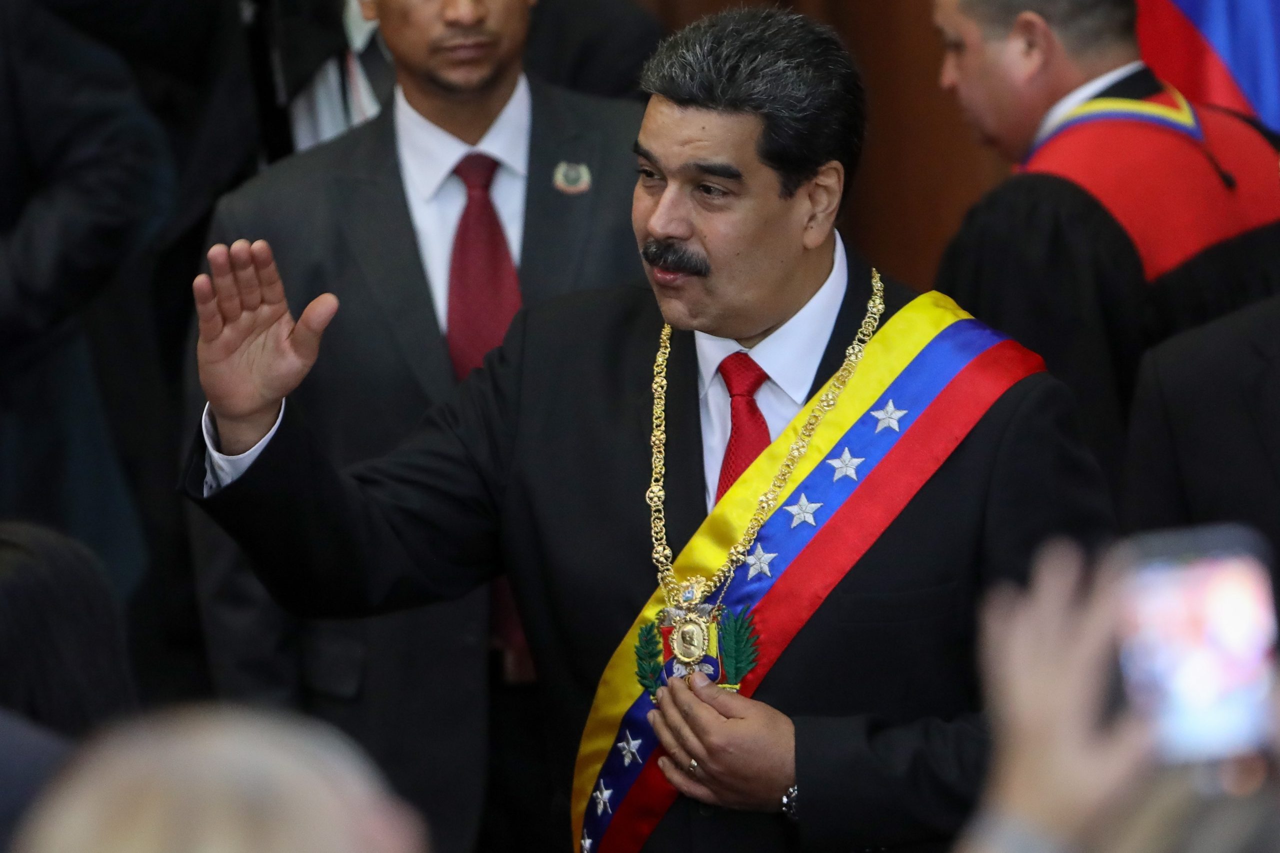 Venezuela: Maduro anuncia fecho da embaixada e consulados nos EUA
