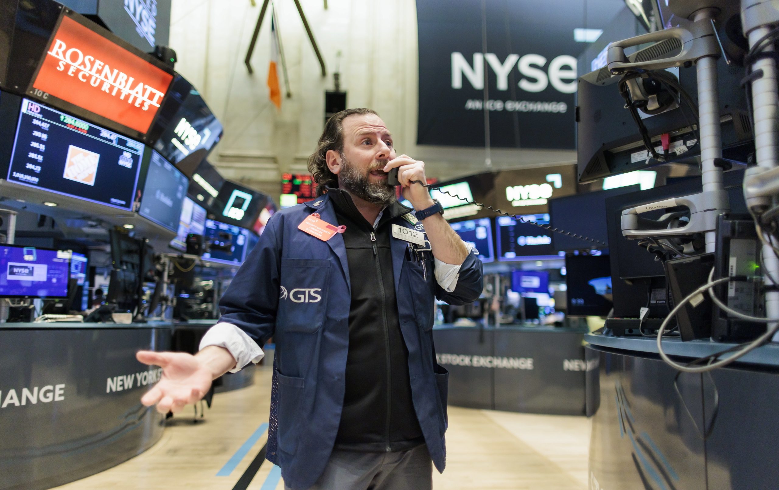Wall Street segue em alta a recuperar da descida da sessão anterior