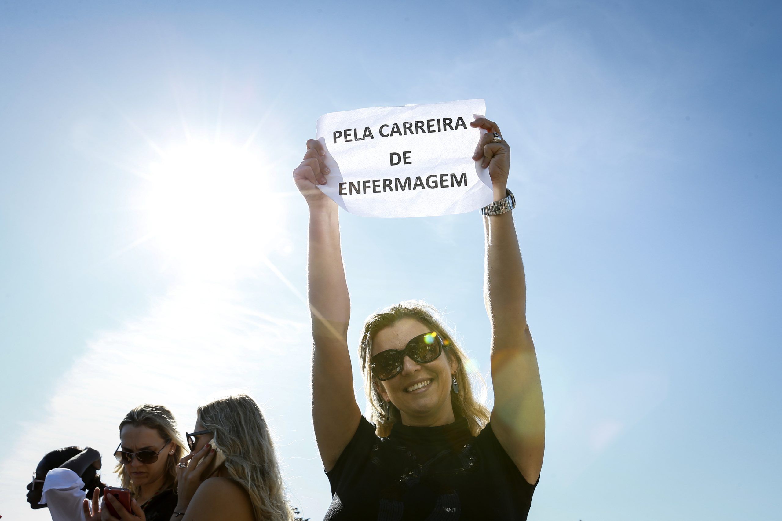 Enfermeiros iniciaram às 00:00 de hoje greve nacional de cinco dias
