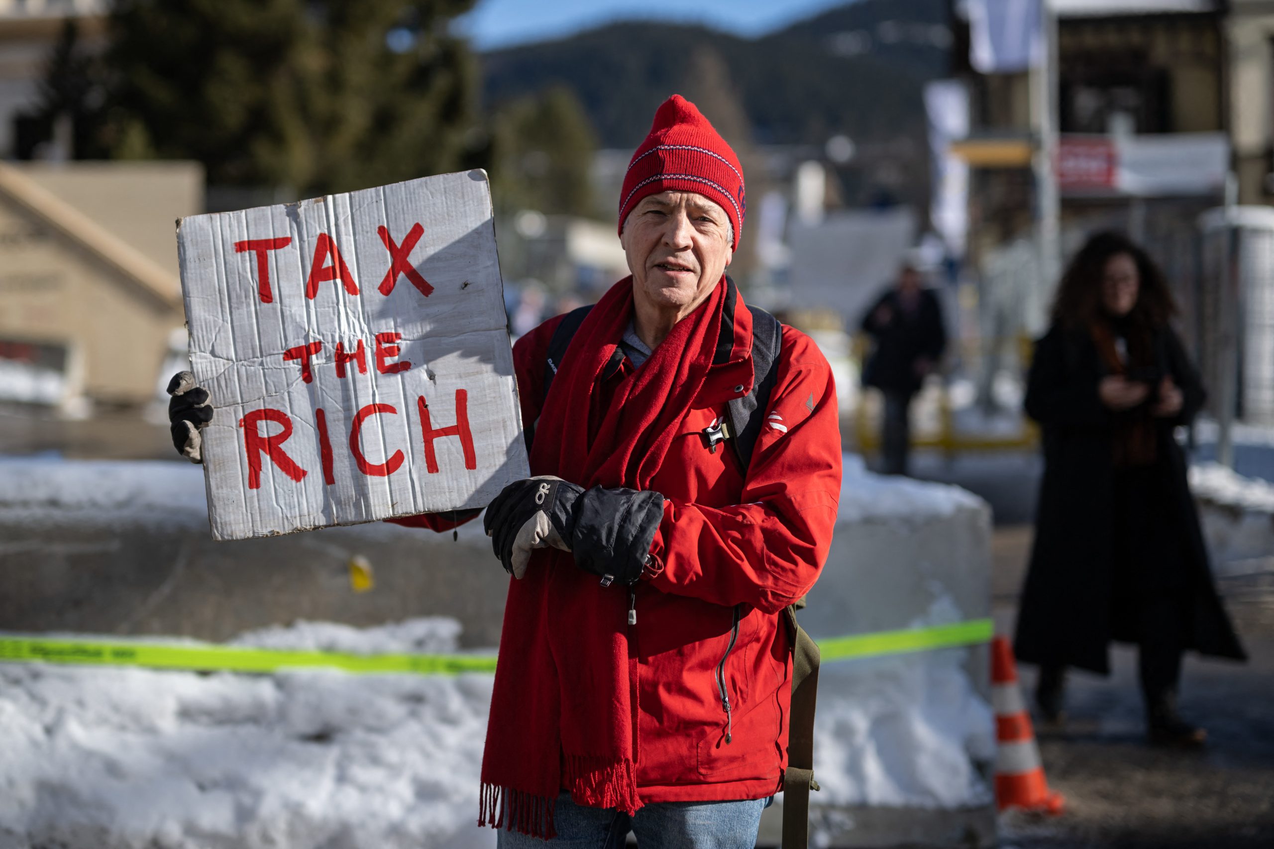 “Quero que o meu governo taxe pessoas como eu”. Milionário britânico pede em Davos para pagar mais impostos