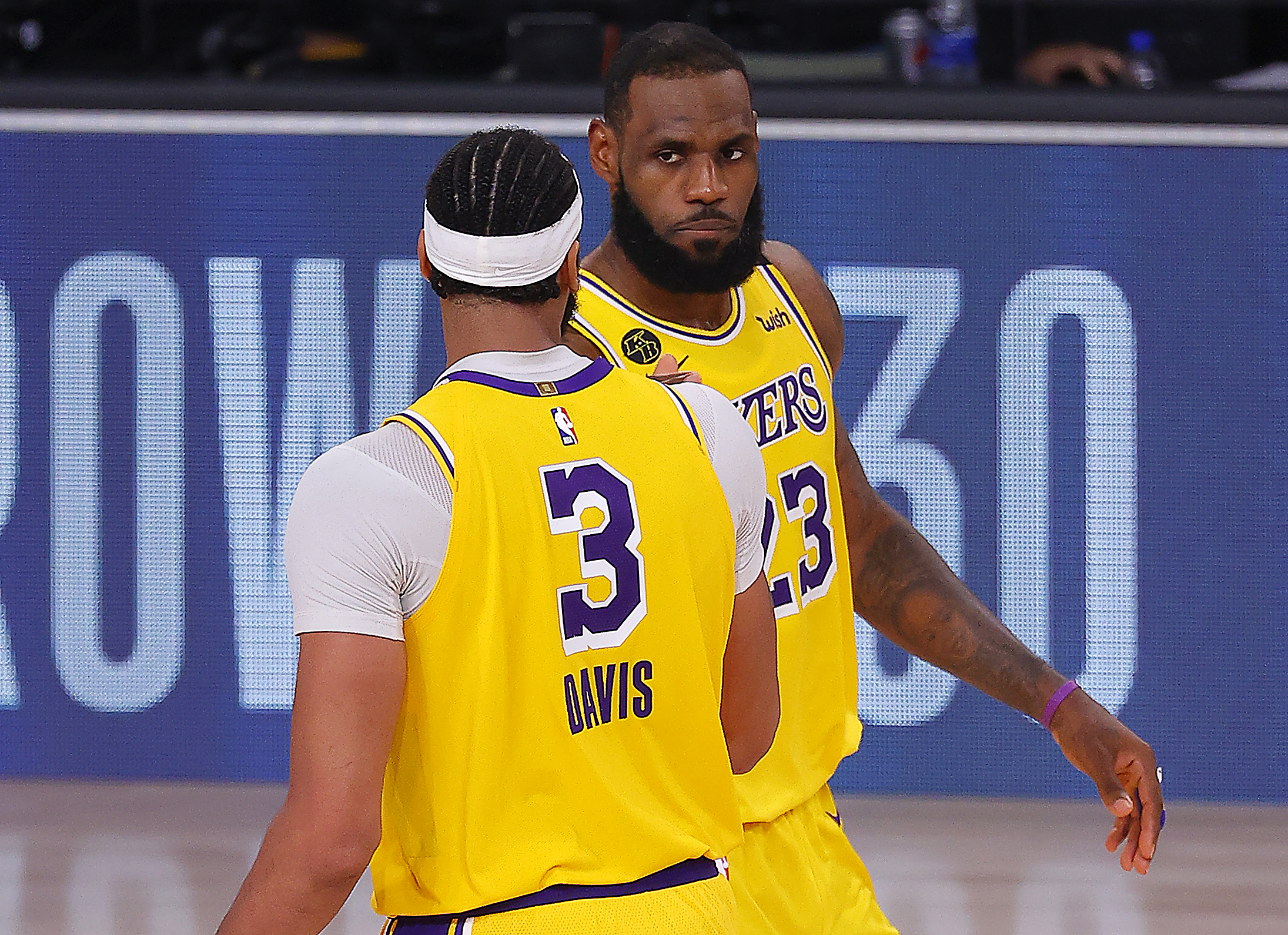 Lakers favoritos face aos Heat na primeira final da NBA em campo neutro