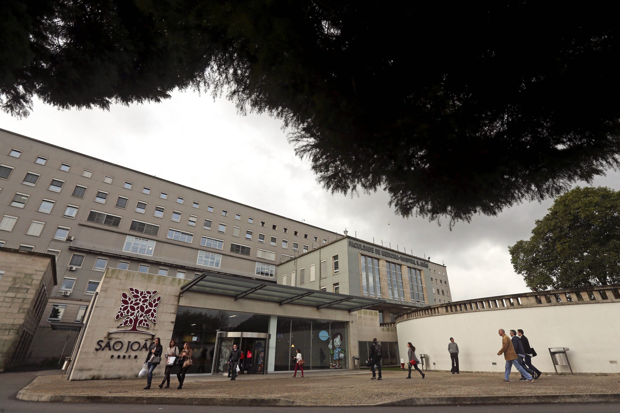 Hospital São João garante que avarias em aparelho de radioterapia estão “ultrapassadas”