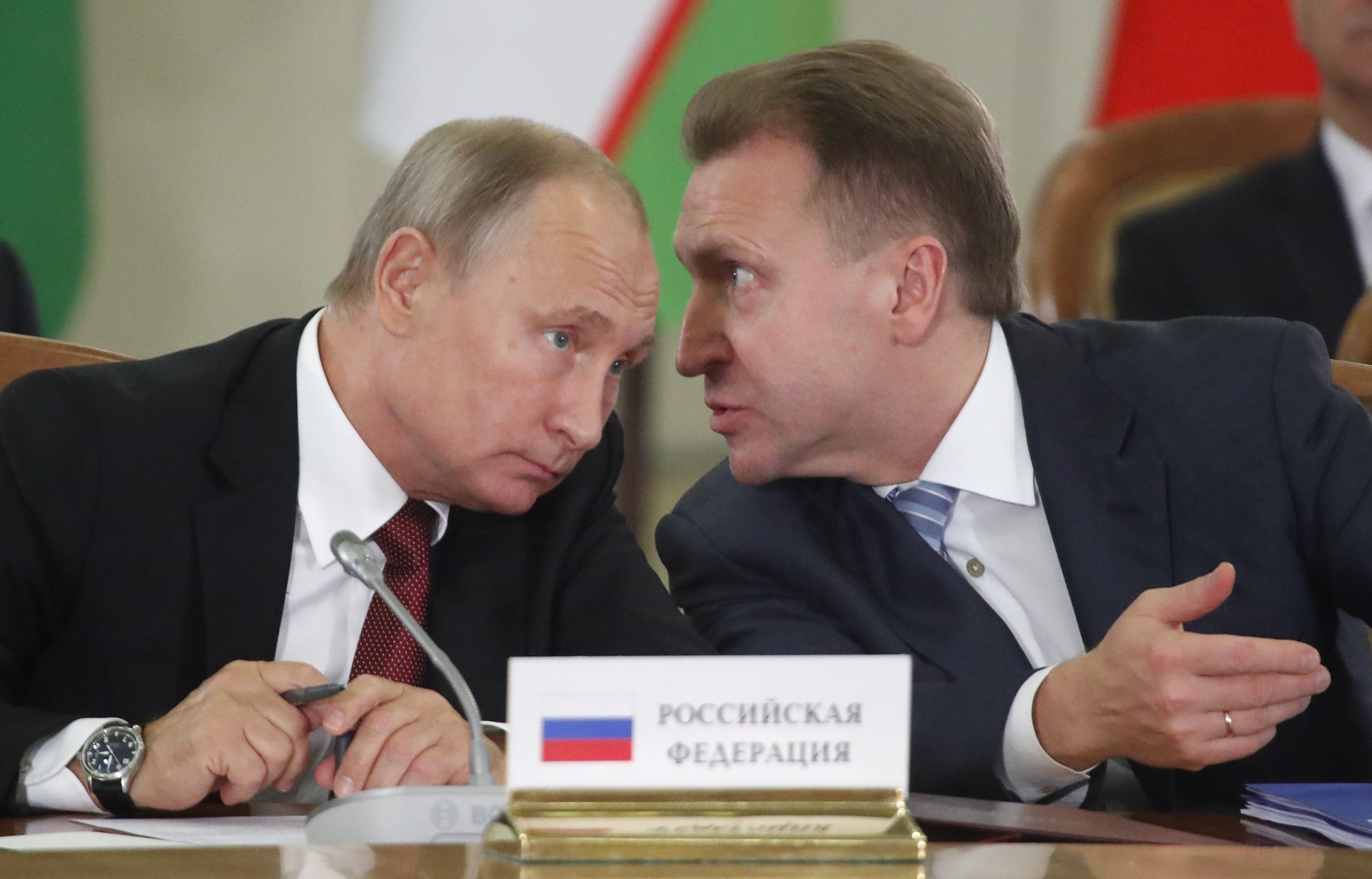 Reino Unido congela bens de dois oligarcas russos com efeito imediato
