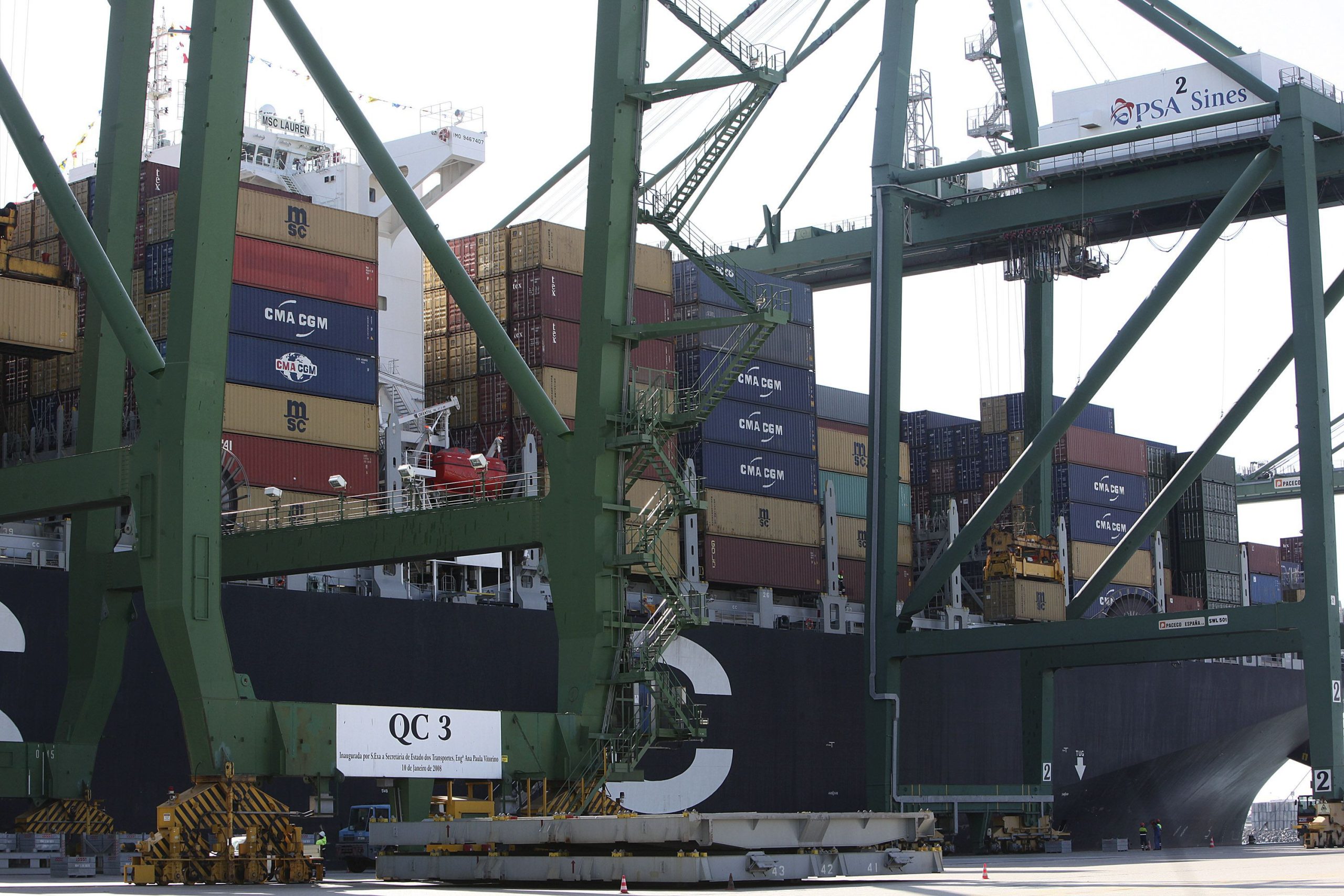 Exportações para Angola caem 34% em 2015 e EUA passa a principal parceiro extra UE