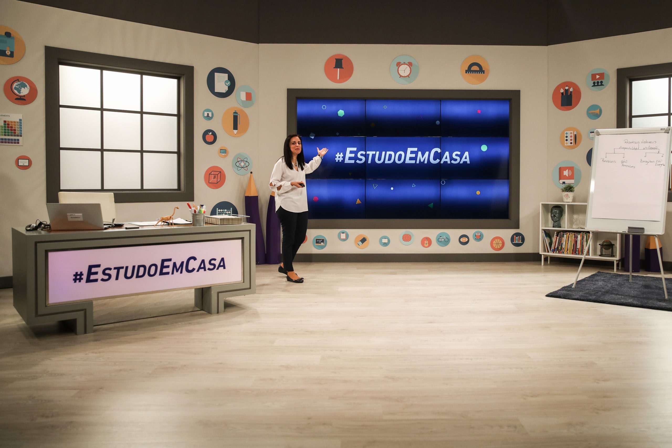 #EstudoEmCasa: Blocos do Ensino Secundário chegam à televisão