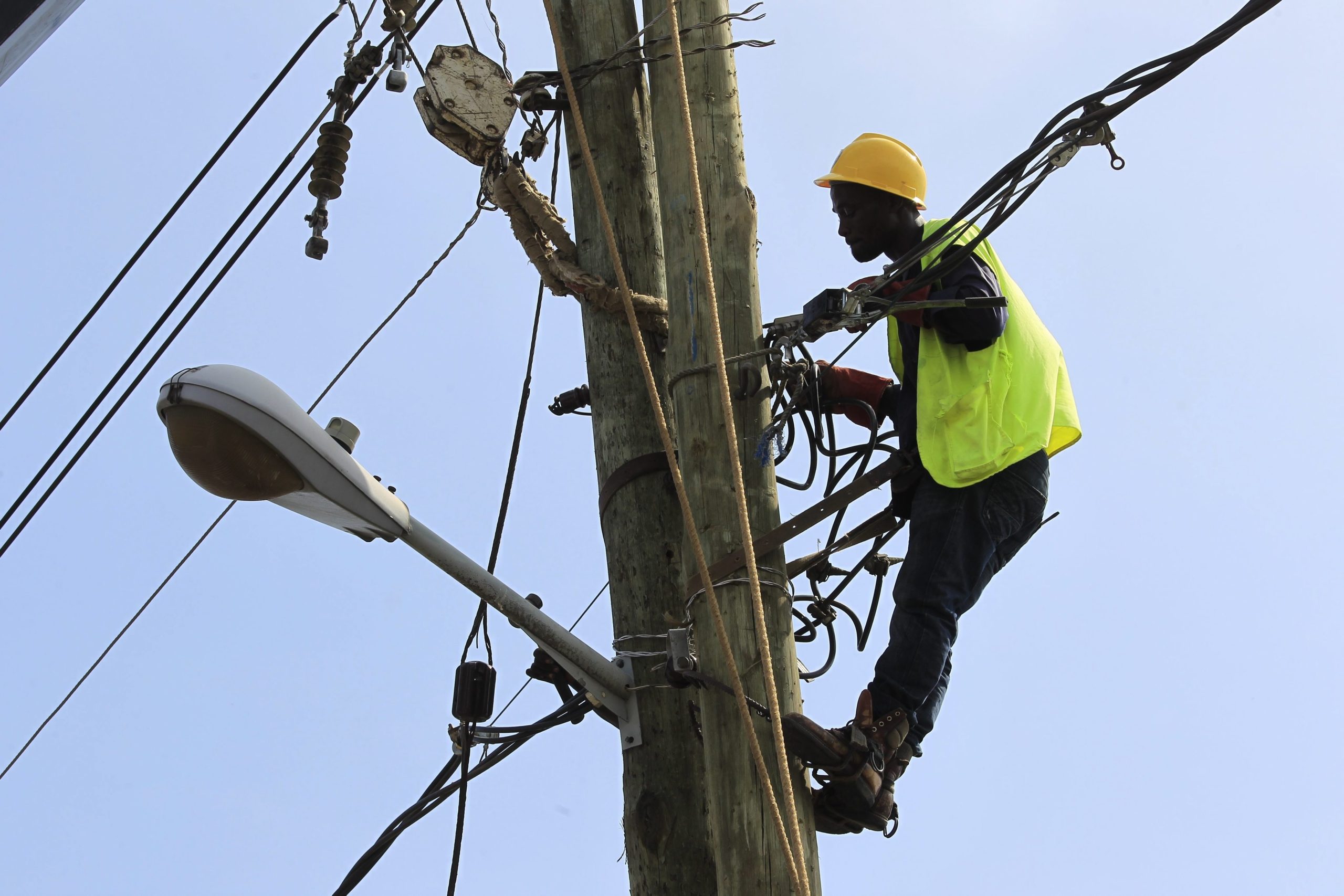 Regulador espanhol multa Iberdrola e EDP num total de 70.000 euros