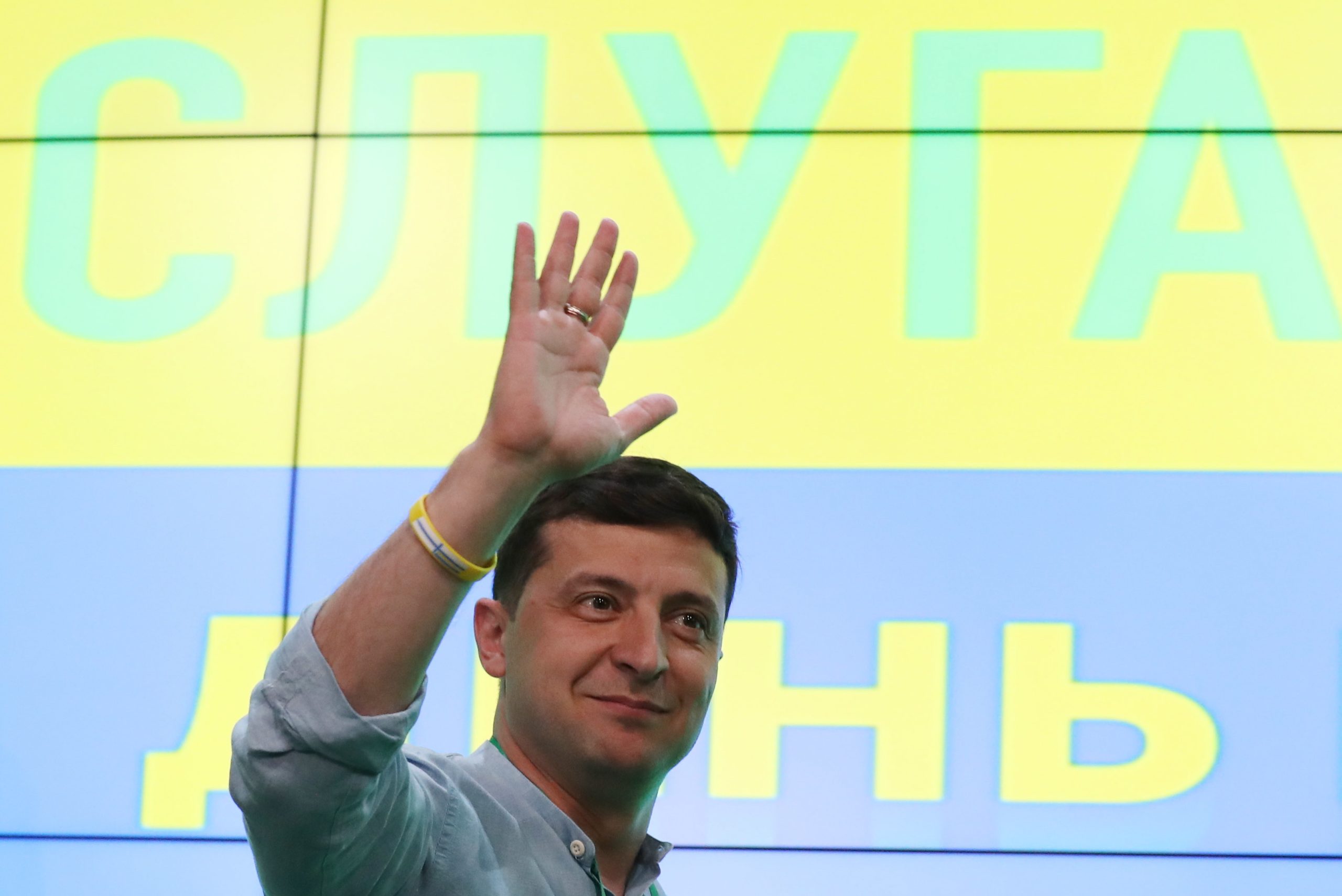 Confirmada maioria absoluta para o partido de Zelensky nas legislativas ucranianas