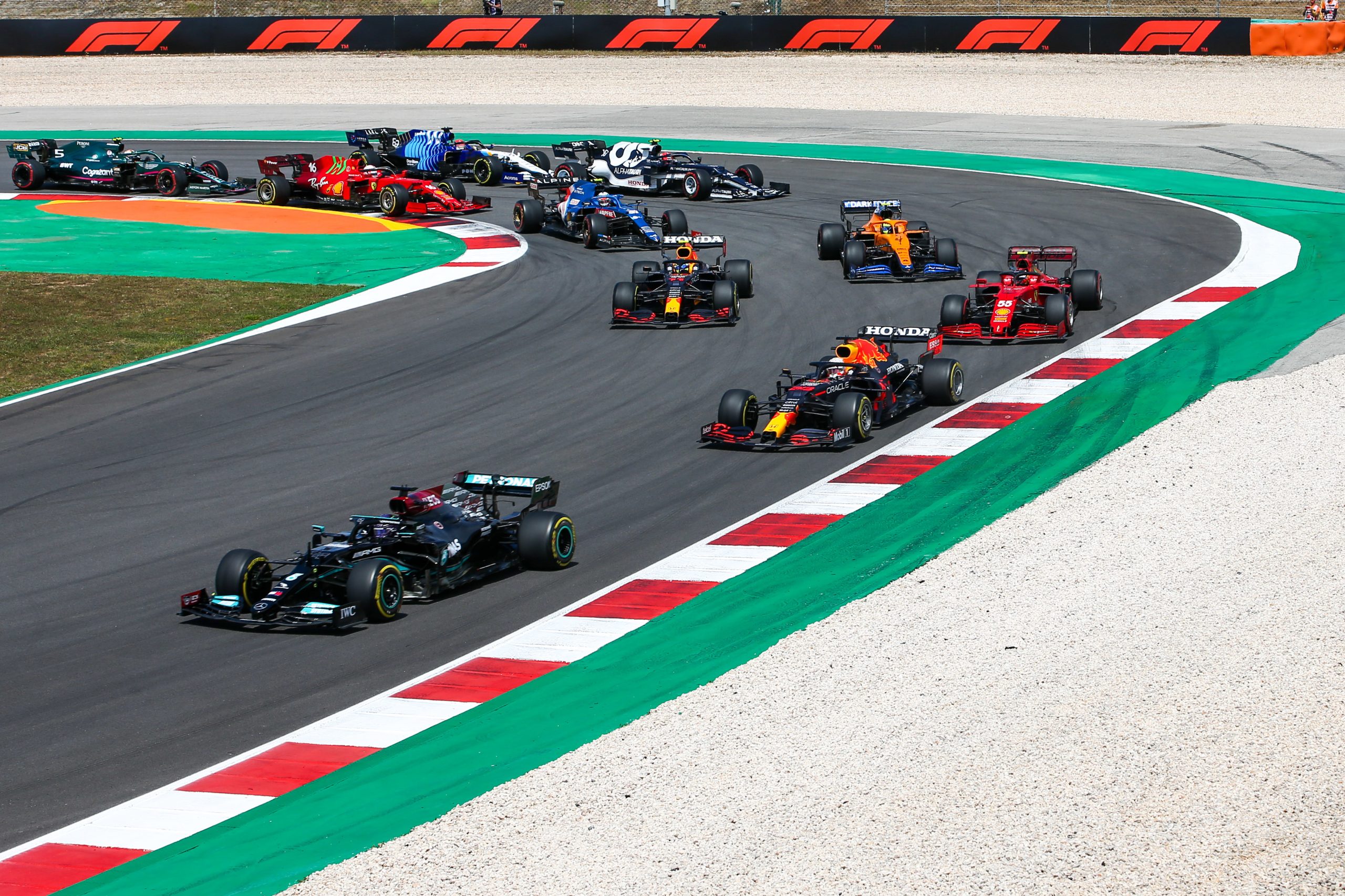 “Aqueles que se sentam à mesa precisam de ter poder financeiro”, avisa Domenicalli sobre possível inclusão de Portugal no calendário de F1