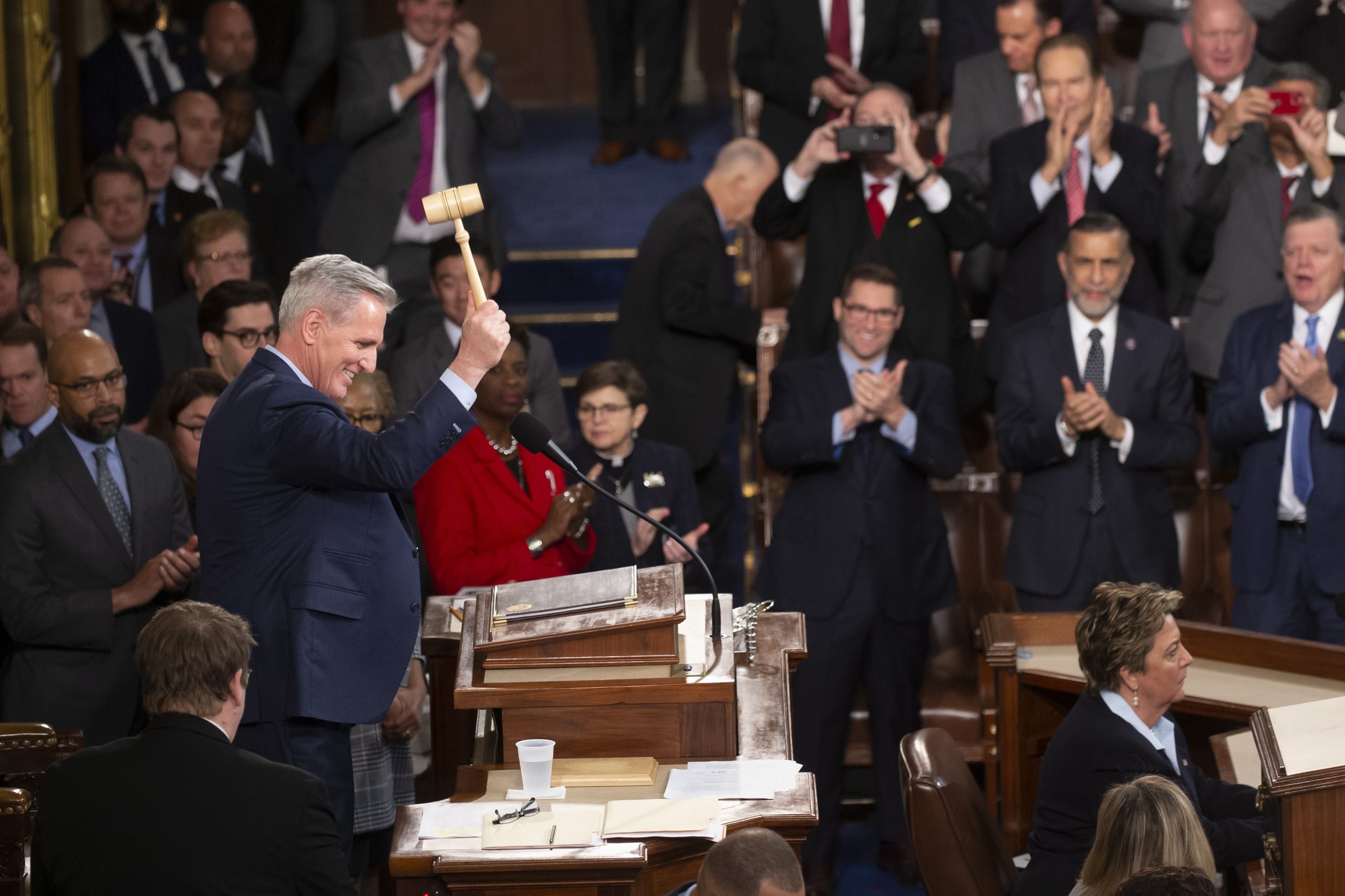 Kevin McCarthy eleito líder Câmara de Representantes dos EUA à 15.ª votação
