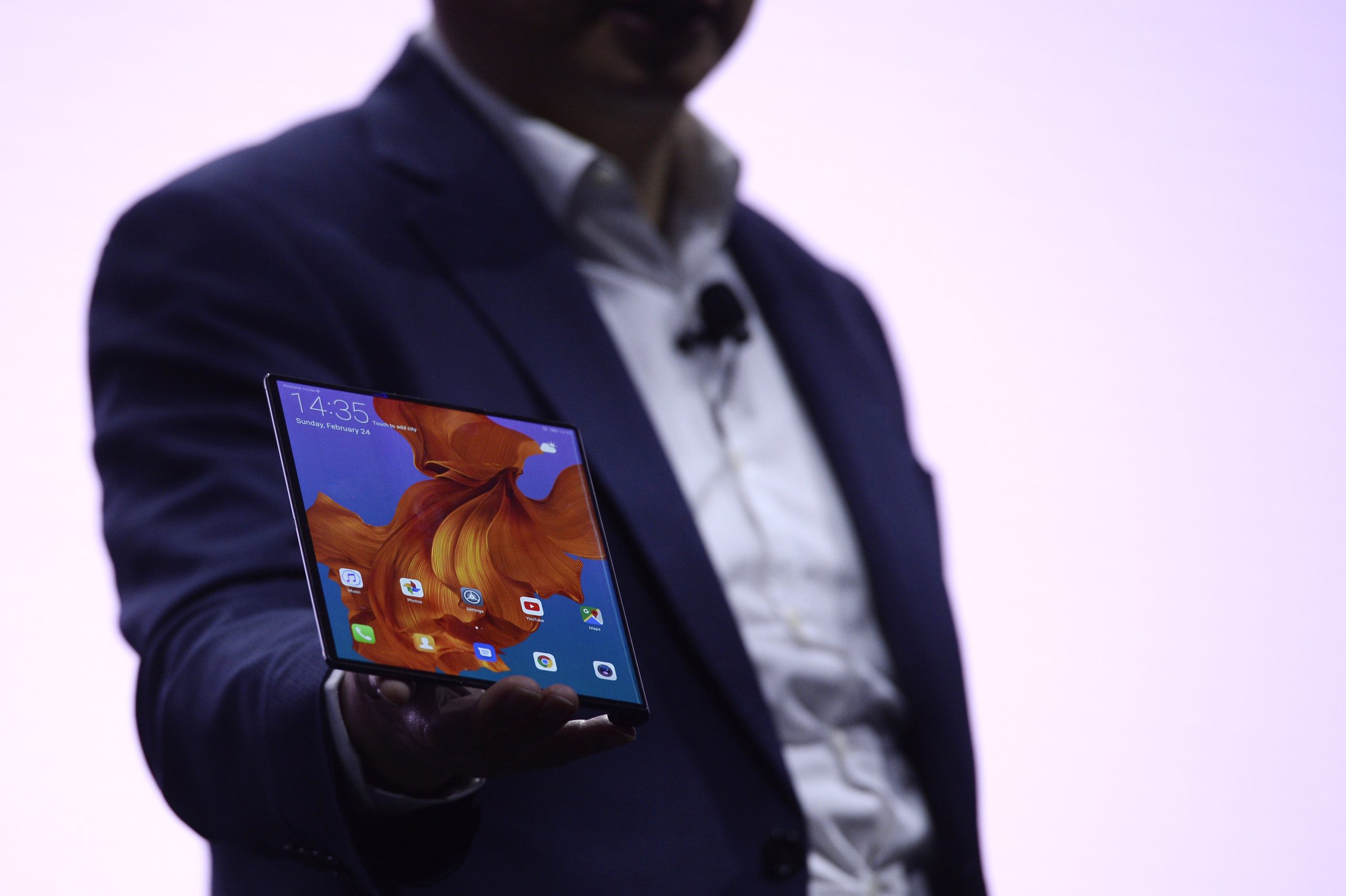 Não há duas sem três: depois da Xiaomi e da Samsung, a Huawei apresenta um telefone dobrável