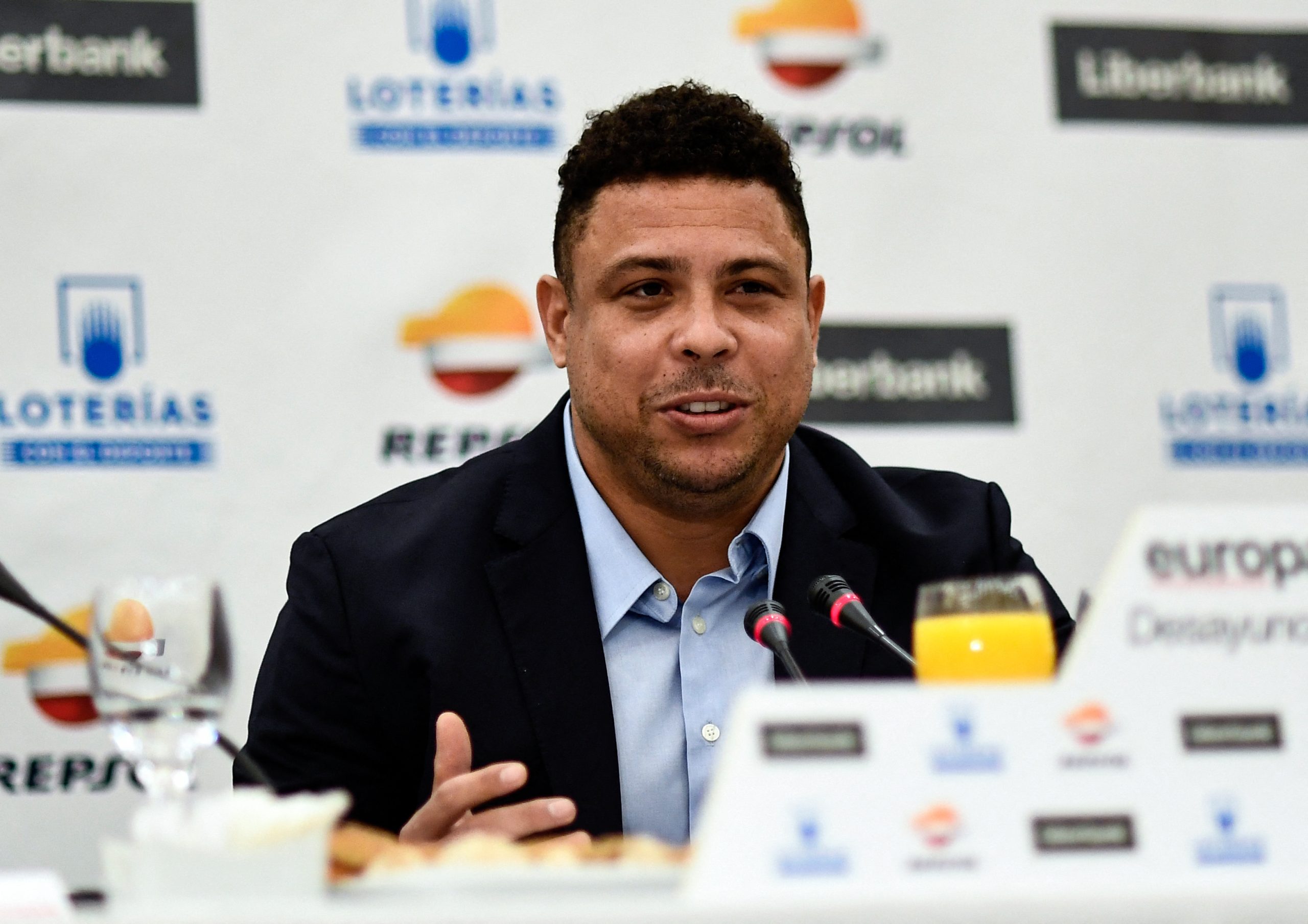Mundiais de dois em dois anos? Ronaldo “Fenómeno” olha para a ideia com “otimismo”