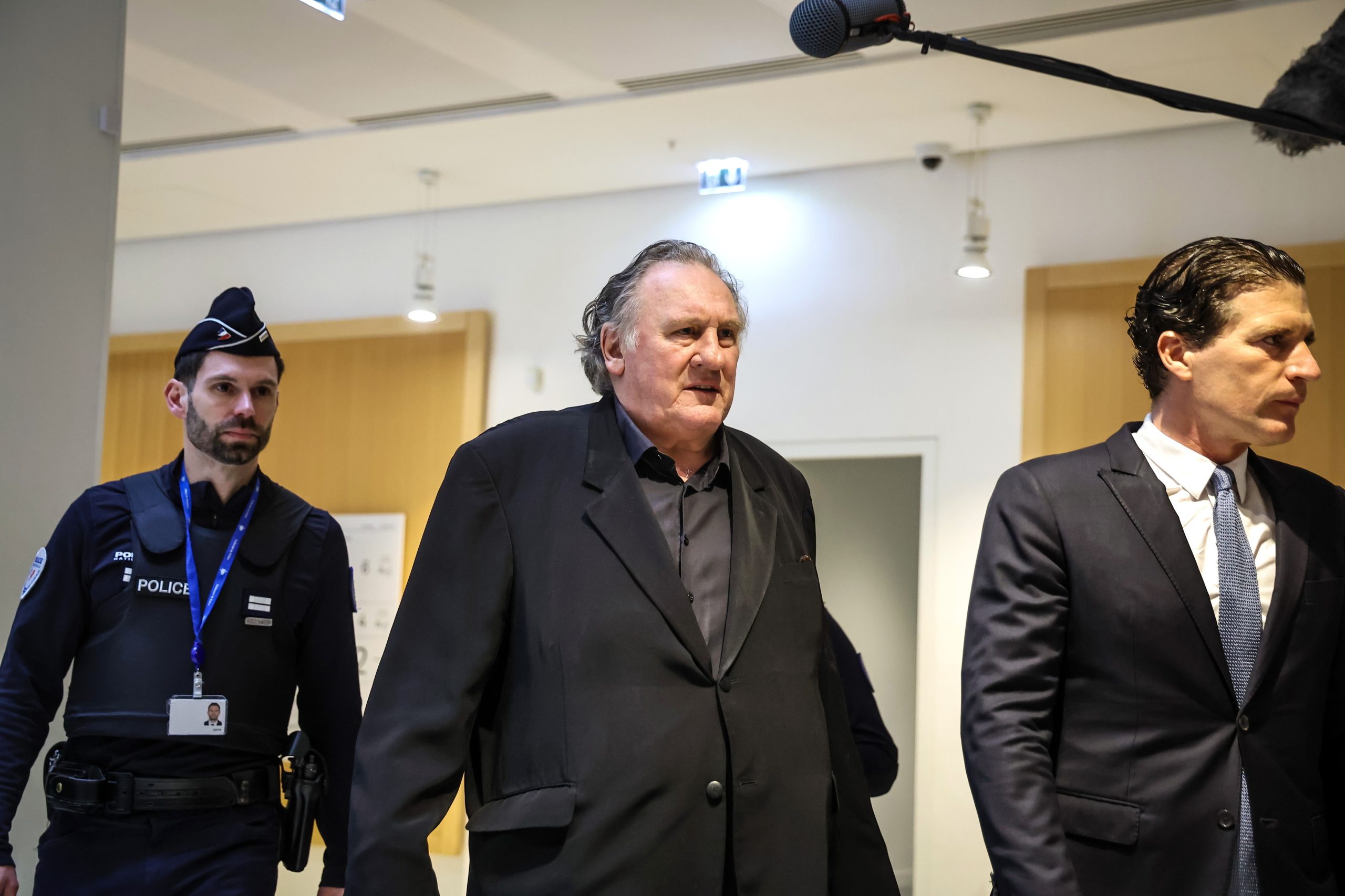 “Quando os produtores contratam Depardieu, sabem que estão a contratar um agressor”. Começa o julgamento por violência sexual
