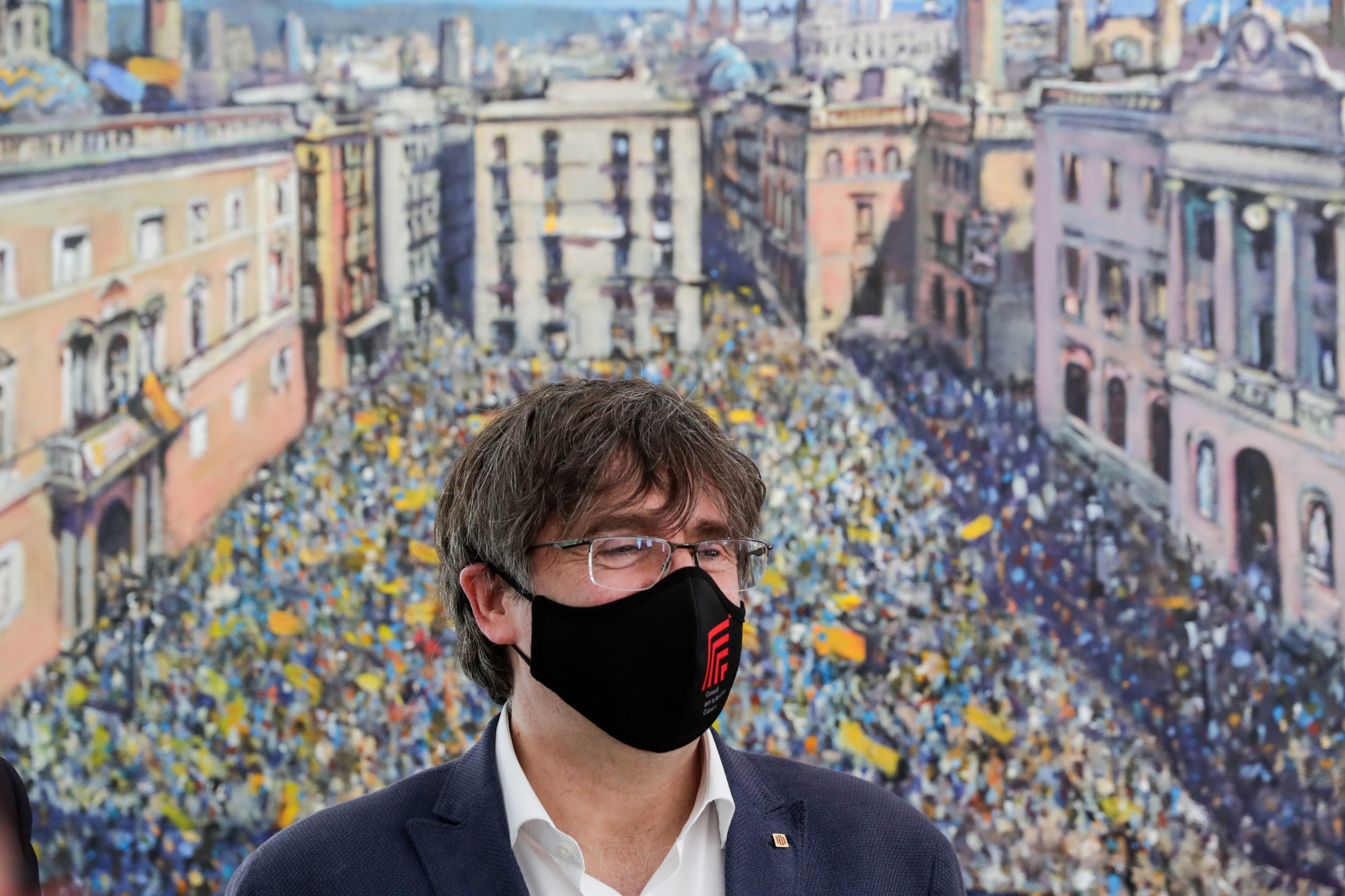 Catalunha: Carles Puigdemont diz que mandados europeus contra si estão suspensos