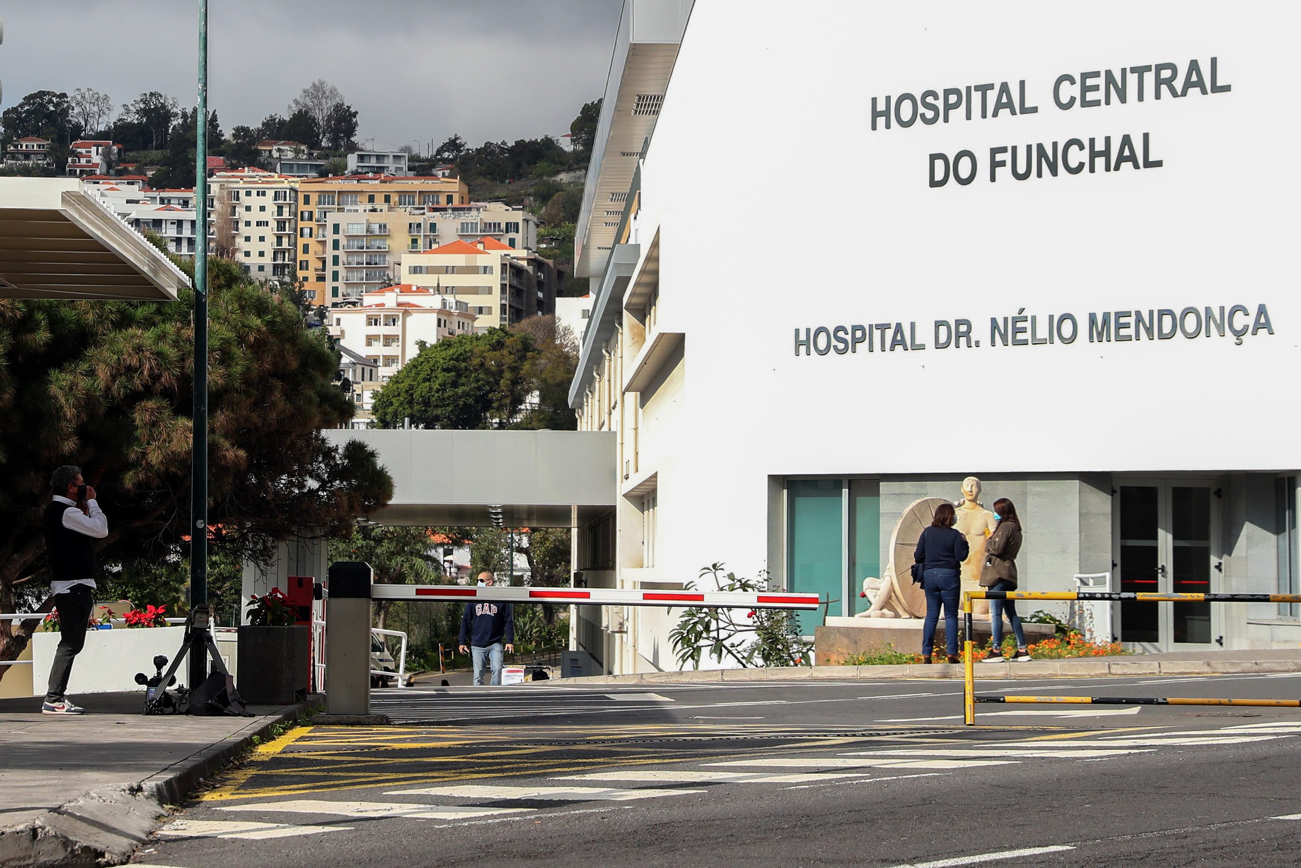 Hospital Dr. Nélio Mendonça: Serviços fechados devido à greve de trabalhadores