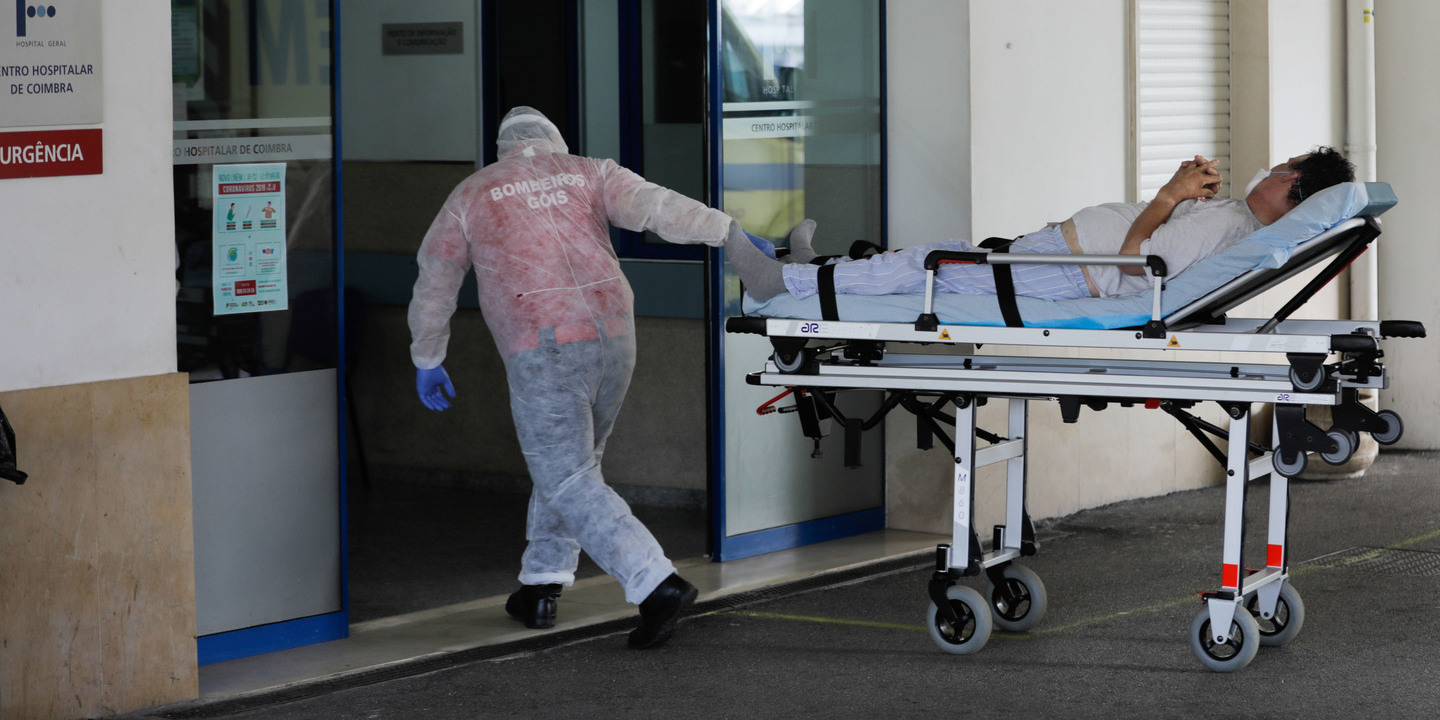 Covid-19: Hospitais de Coimbra abrem mais camas para responder a aumento de doentes