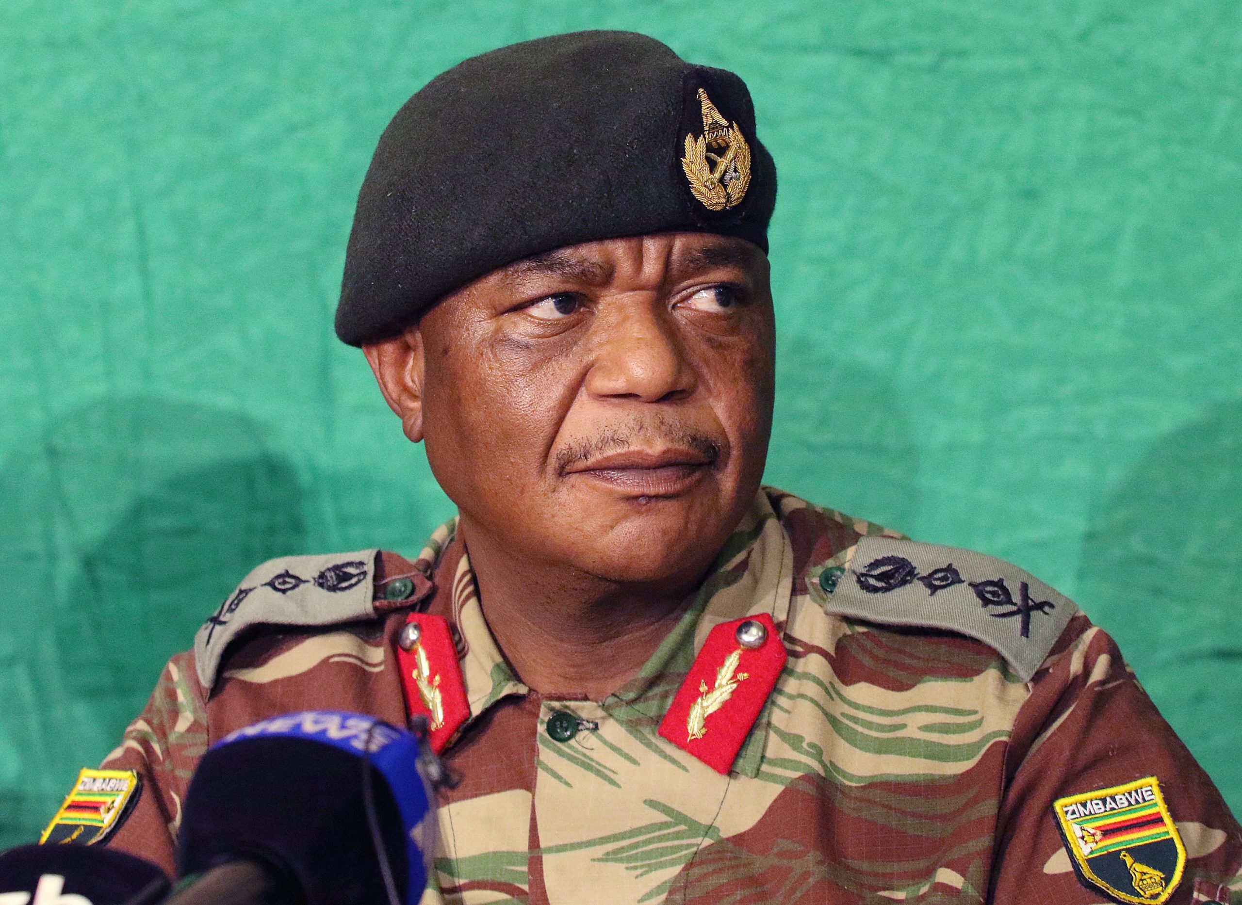 Militar que derrubou Mugabe tomou posse como vice-presidente do Zimbabué