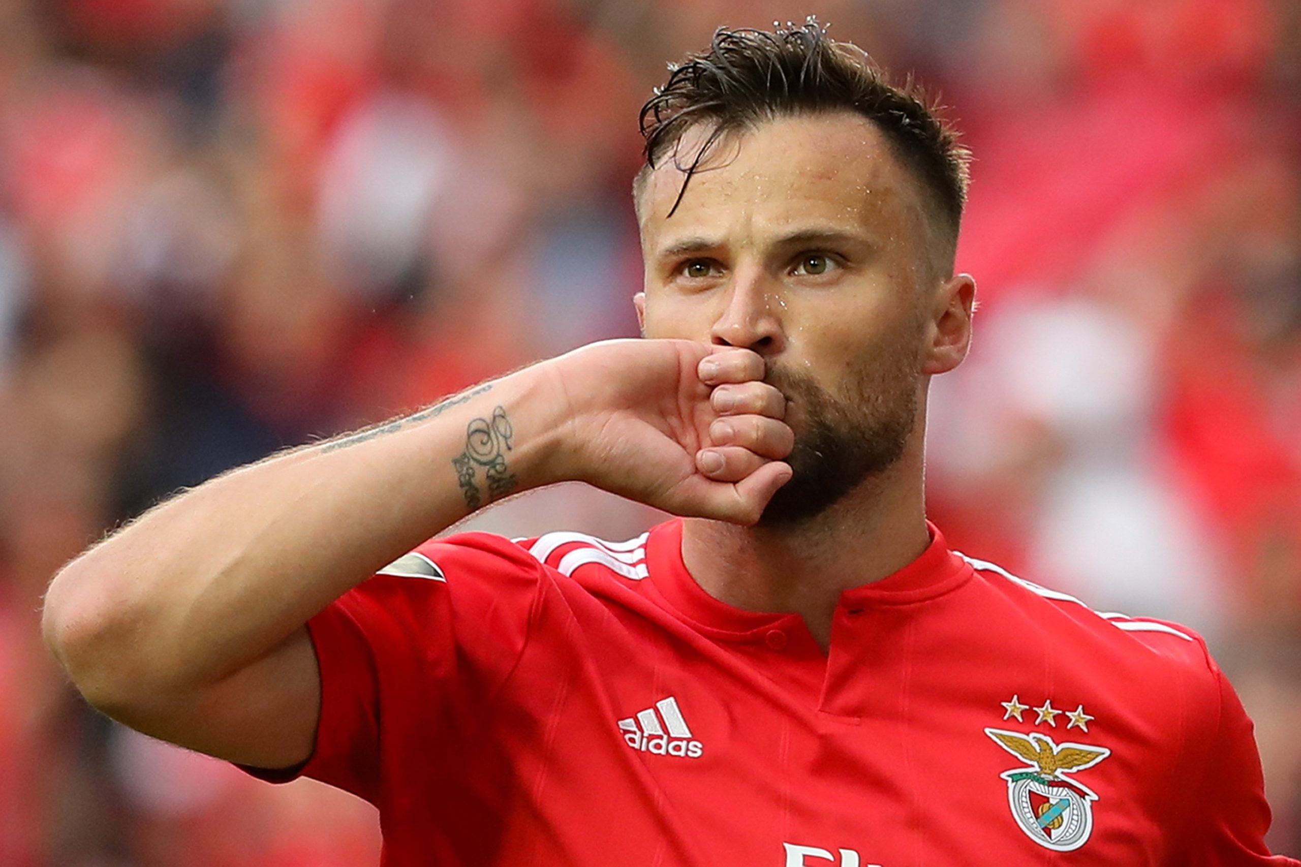 Seferovic prolonga contrato com o Benfica até 2024