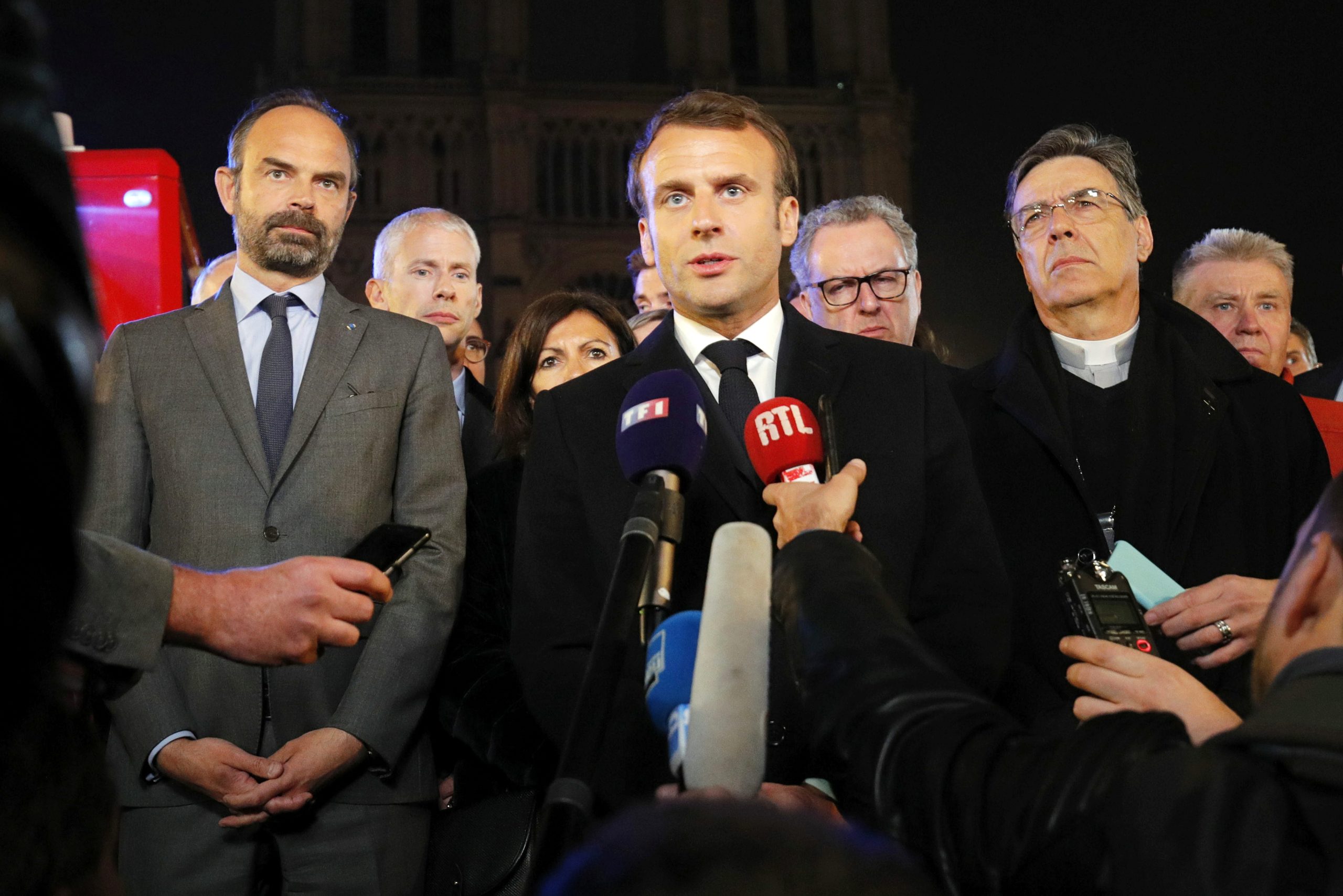 Emmanuel Macron: “Juntos vamos reconstruir Notre-Dame”