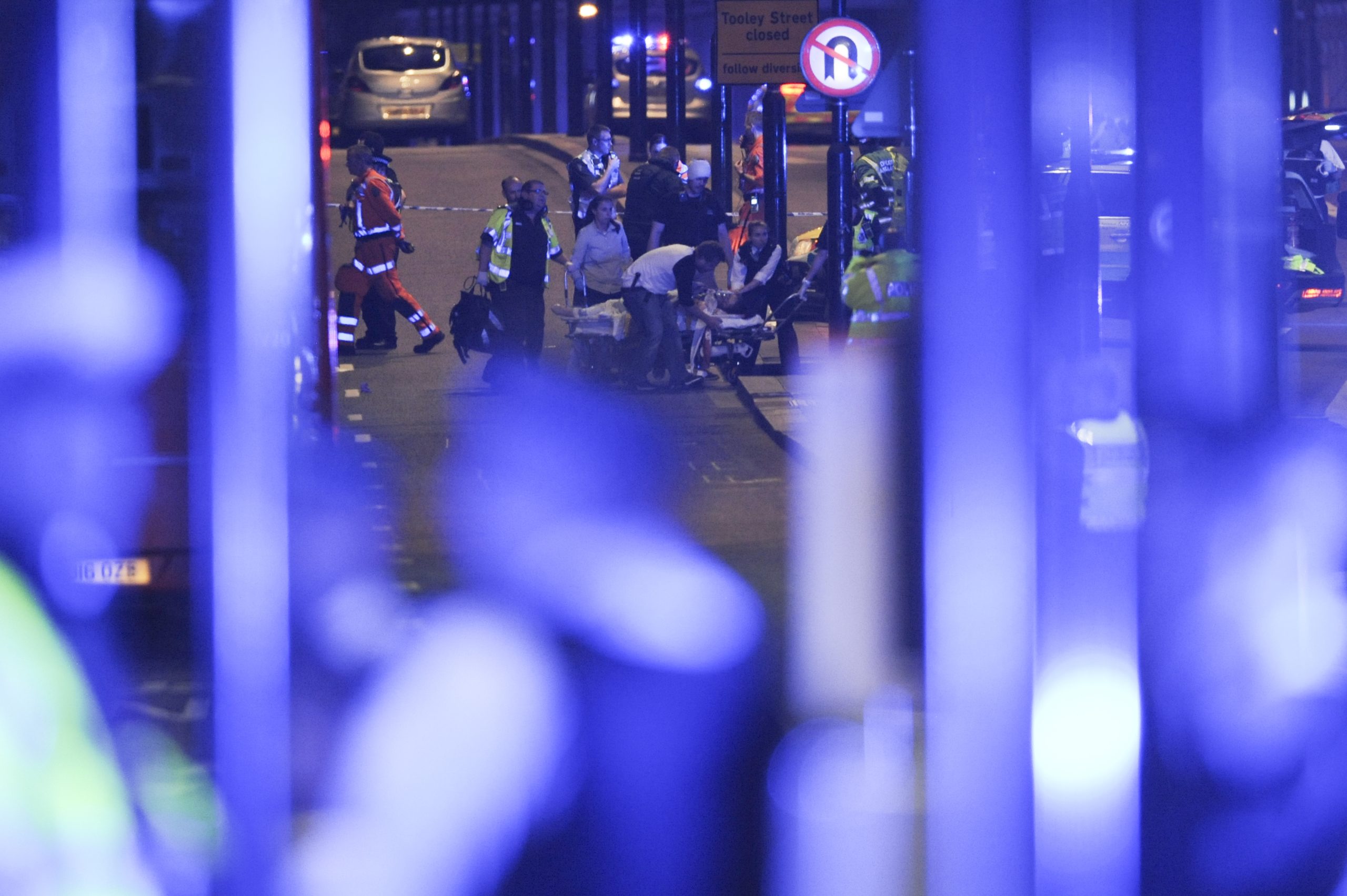 Londres: Polícia comunica que houve feridos durante o tiroteio para abater suspeitos