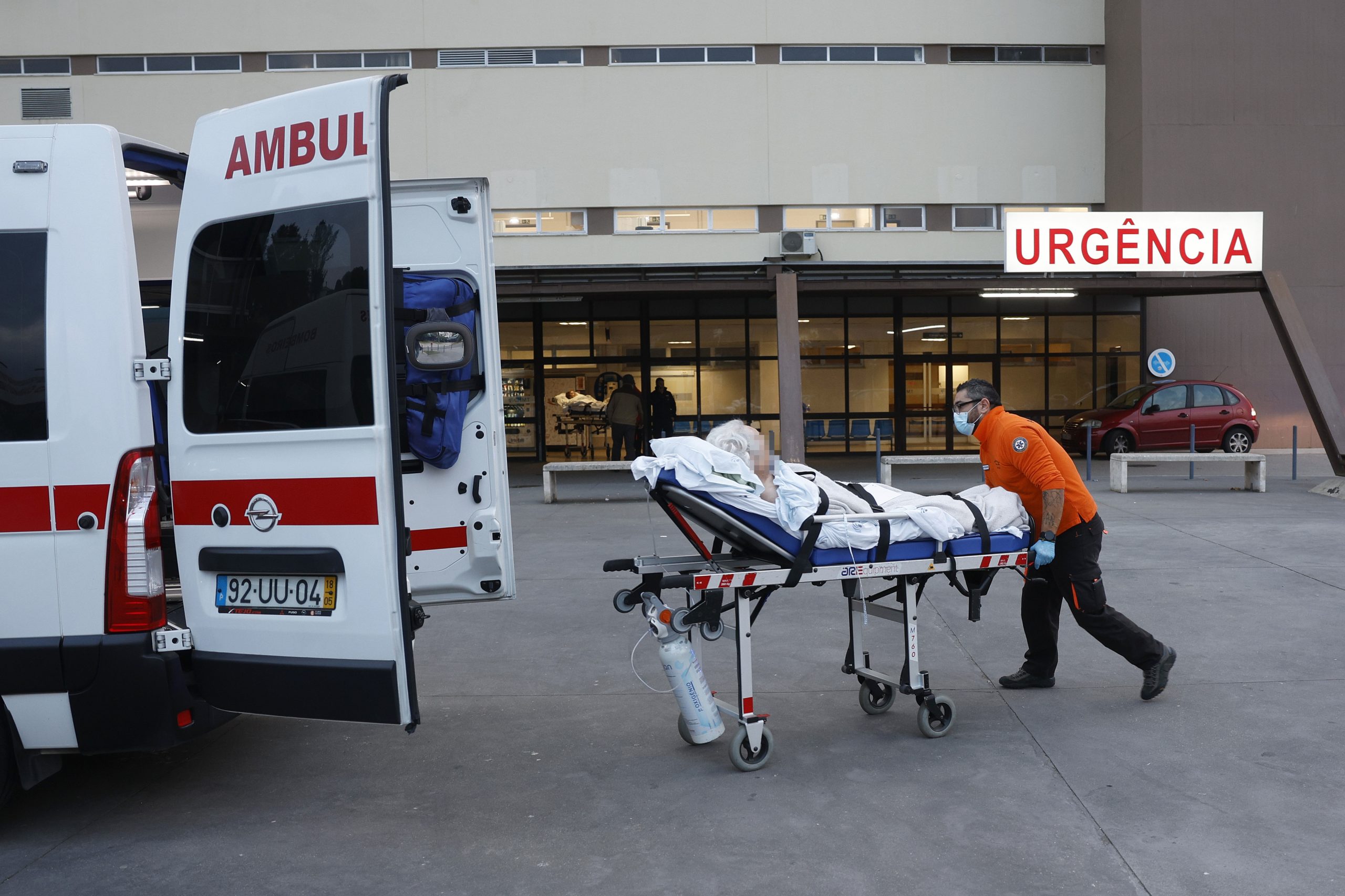 Apesar de melhoria nos tempos de espera das urgência, hospitais trabalham em “contrarrelógio”