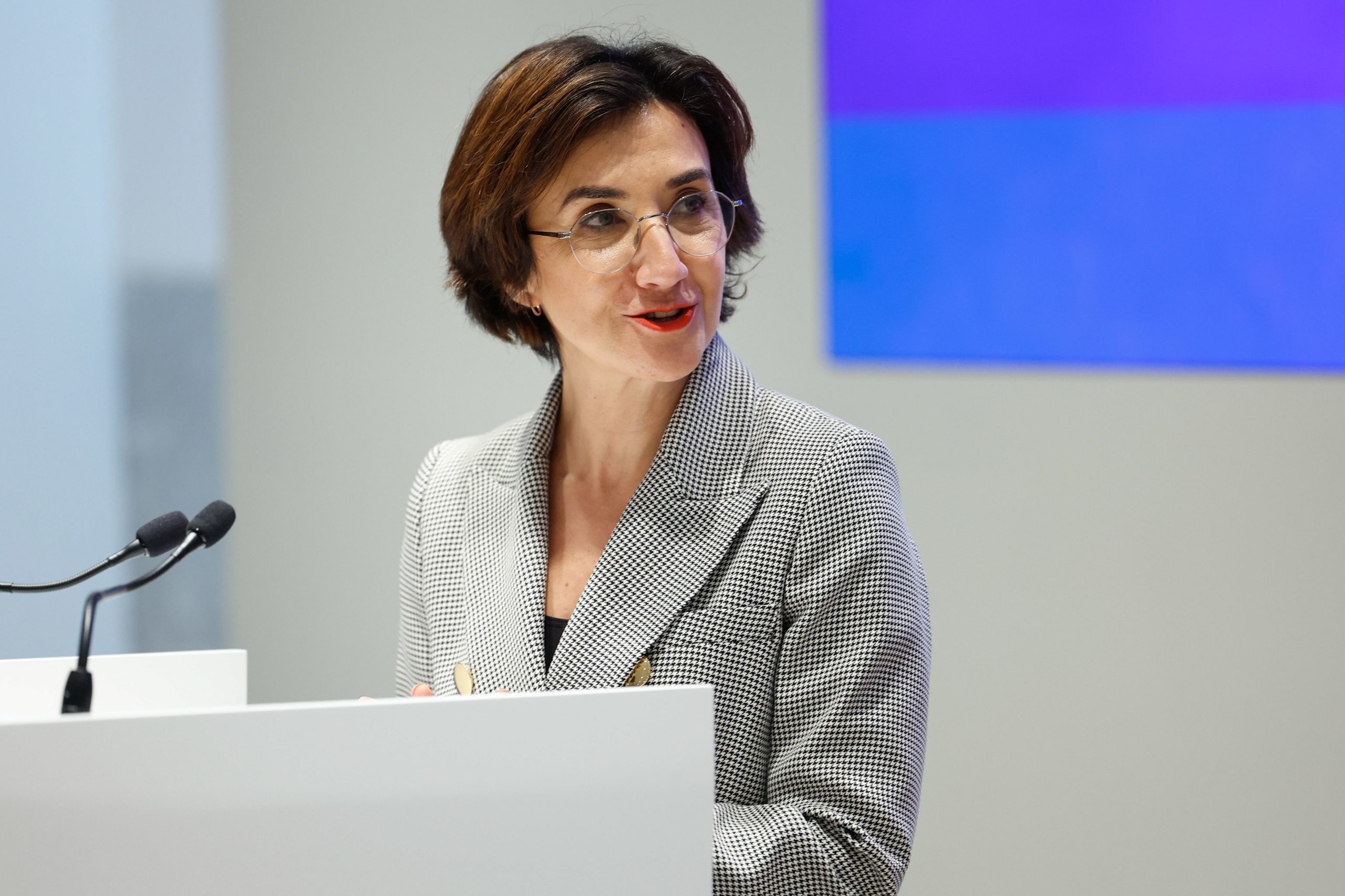 “Estamos a vender o nosso bom vinho barato”, diz ministra da Agricultura