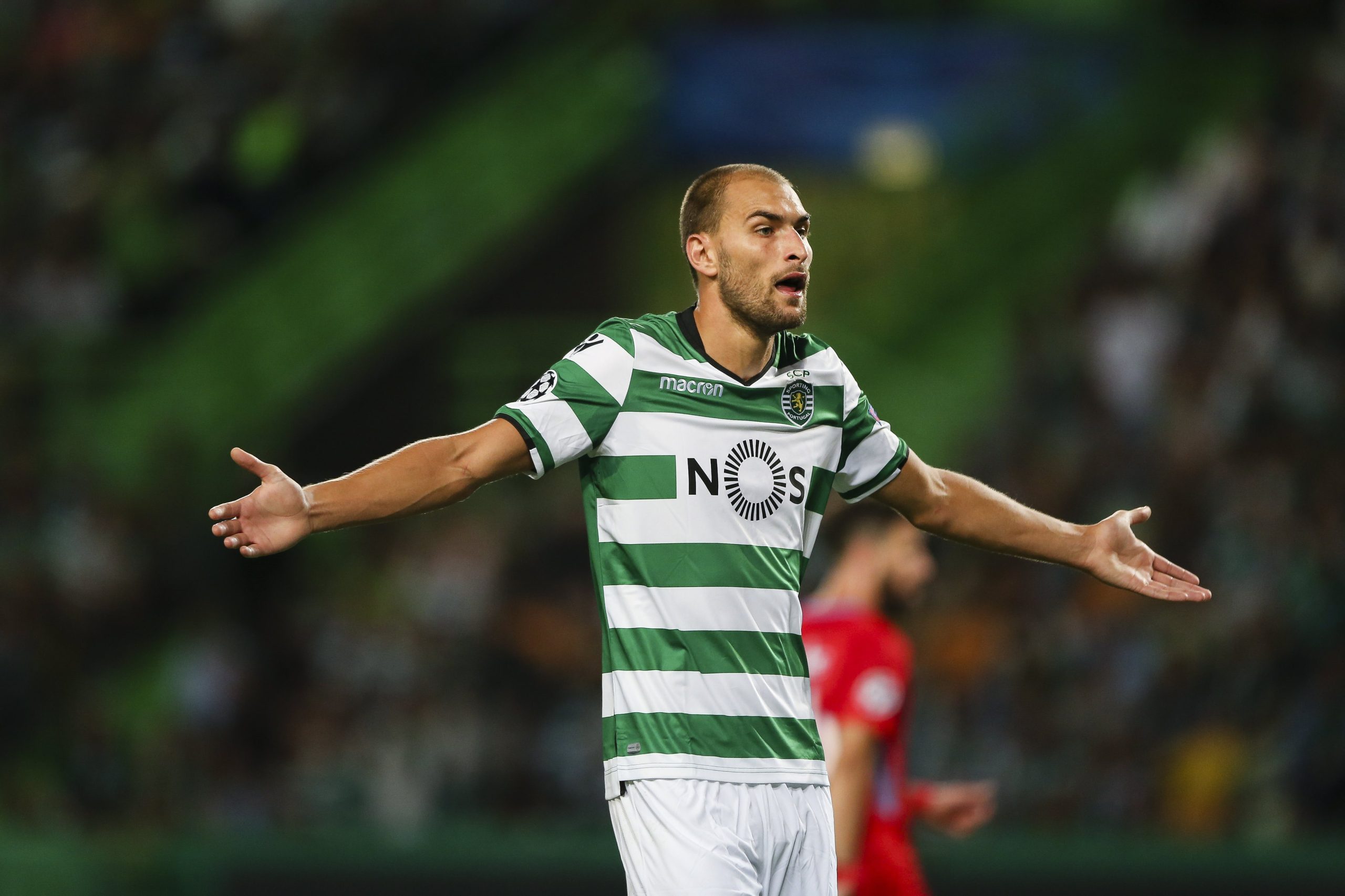 Avançado Bas Dost chamado à seleção holandesa