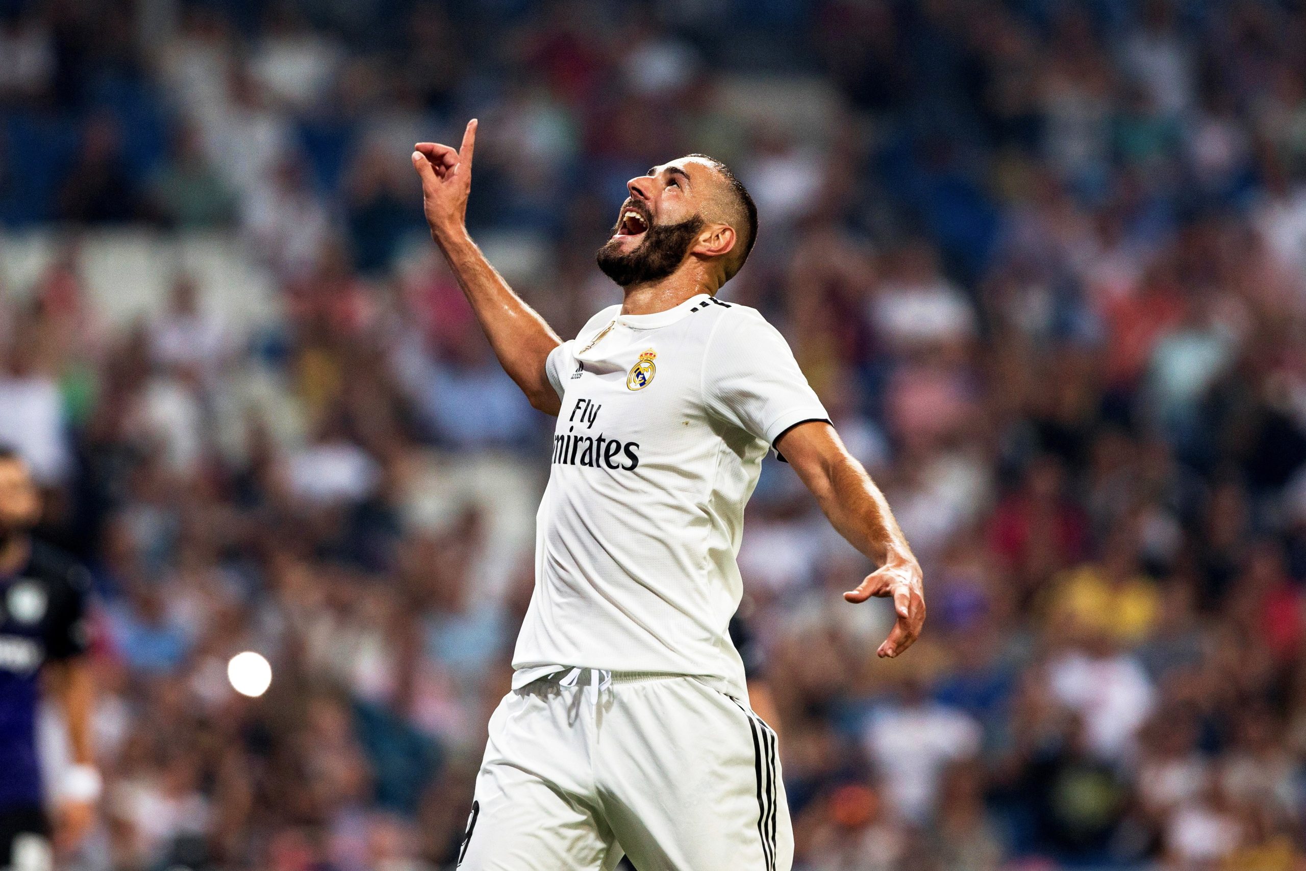 Golo de Benzema dá vitória ao Real Madrid e subida provisória ao terceiro lugar