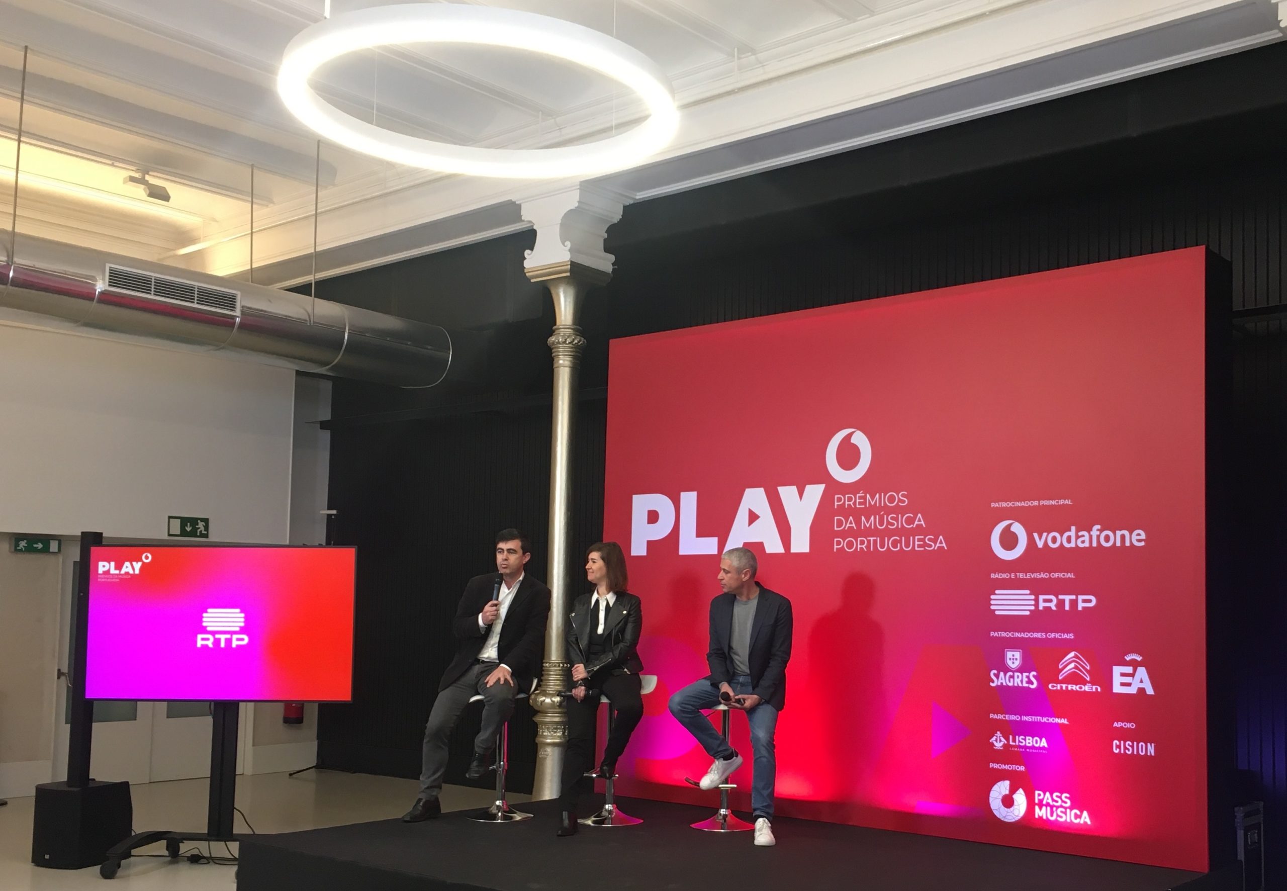 Capitão Fausto e Slow J lideram nomeações aos Prémios Play. Veja (quase) todos os nomeados