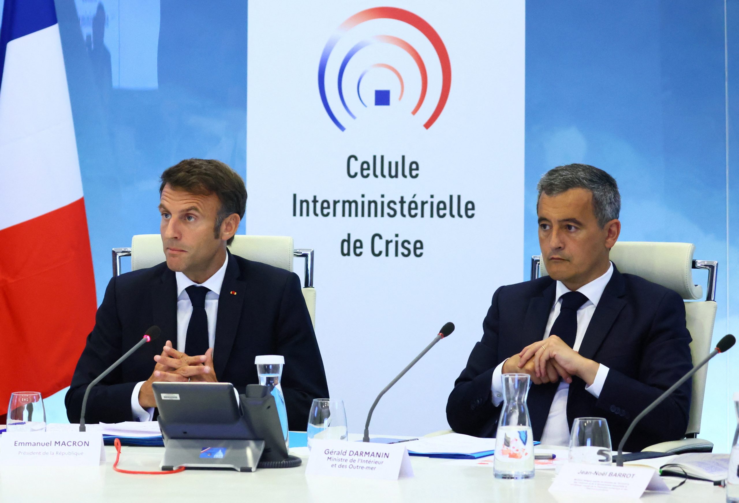 Macron anuncia mobilização de “recursos adicionais” para fazer face aos tumultos
