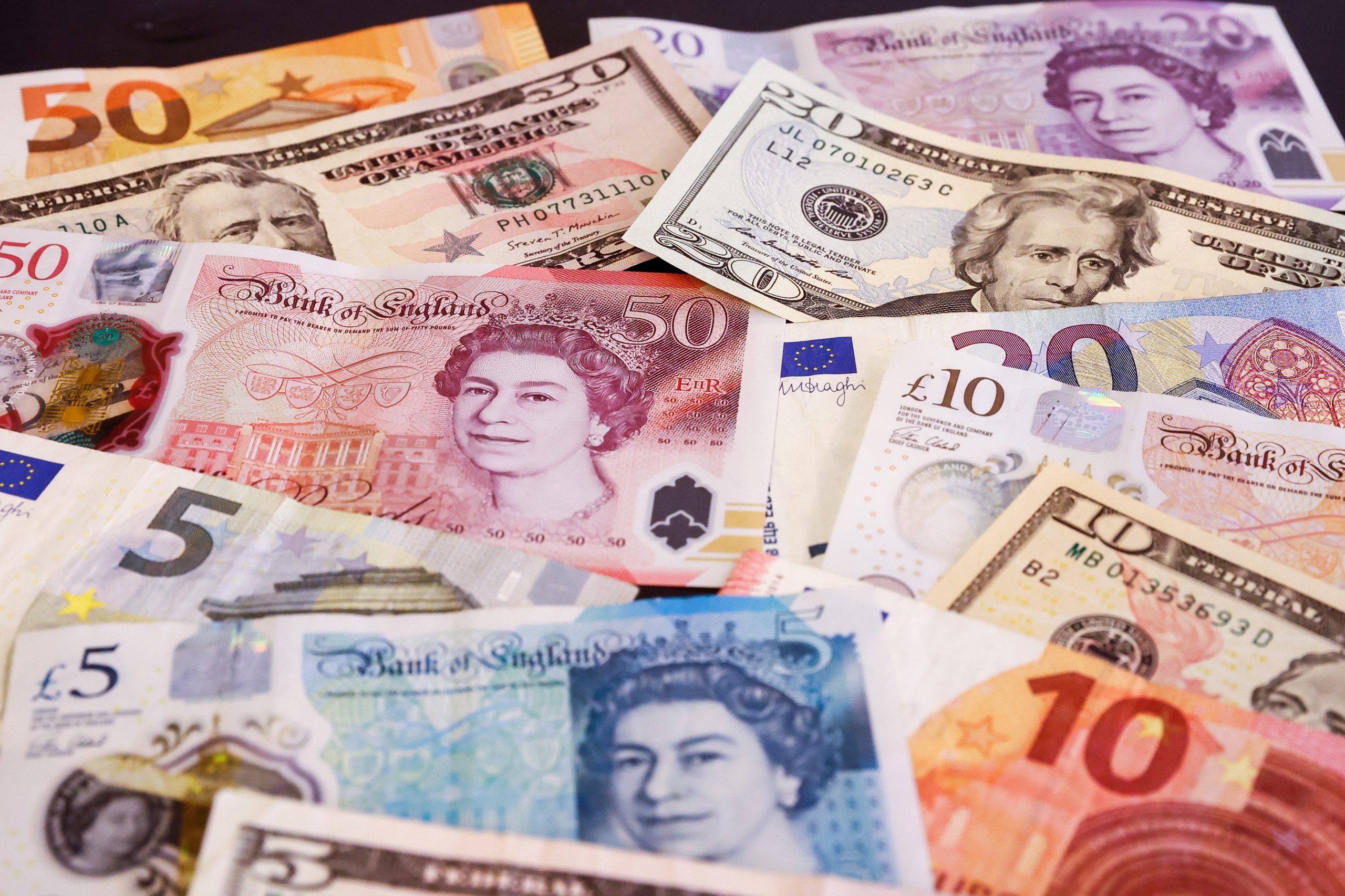 Banco Mundial prevê que crescimento mundial abrande para 2,2% até 2030