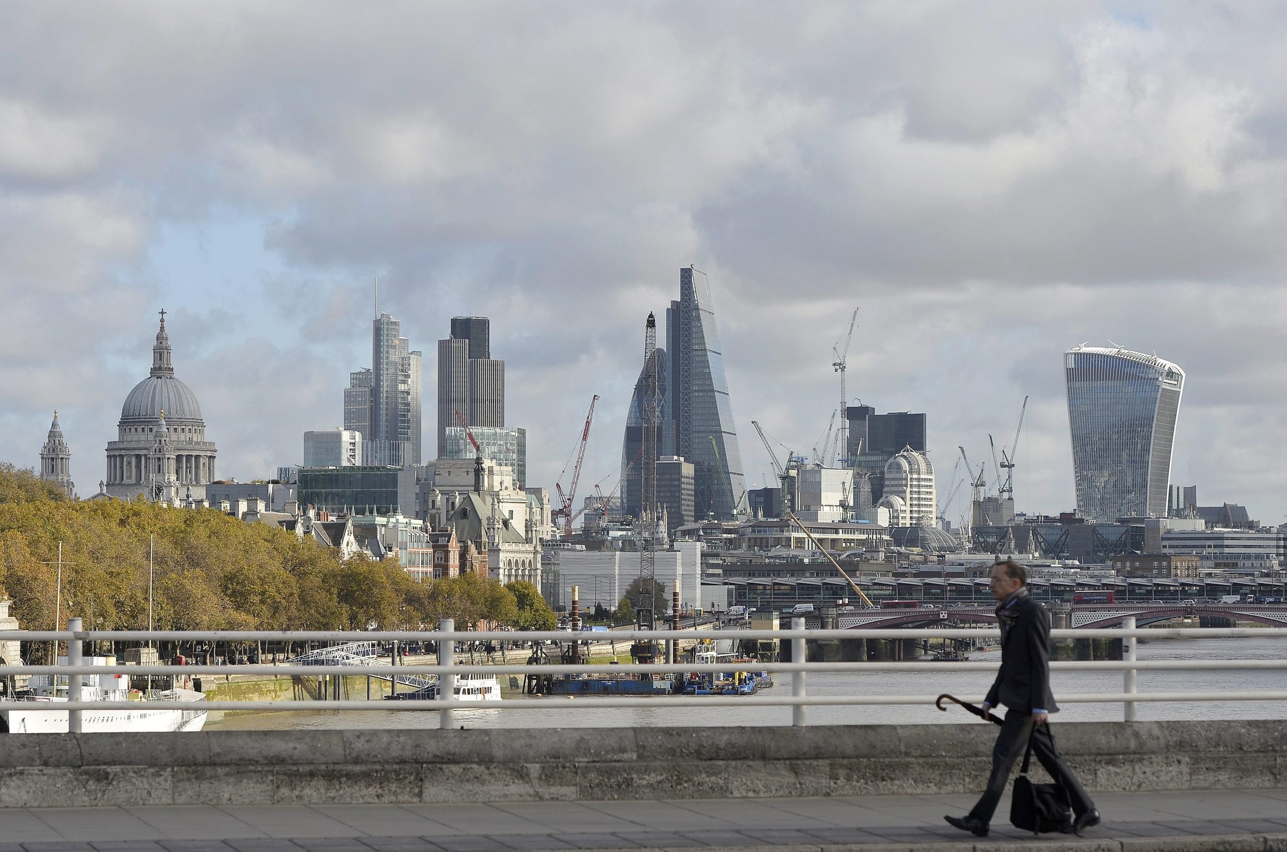 Forte tempestade no Reino Unido leva a cancelamento de voos em Londres
