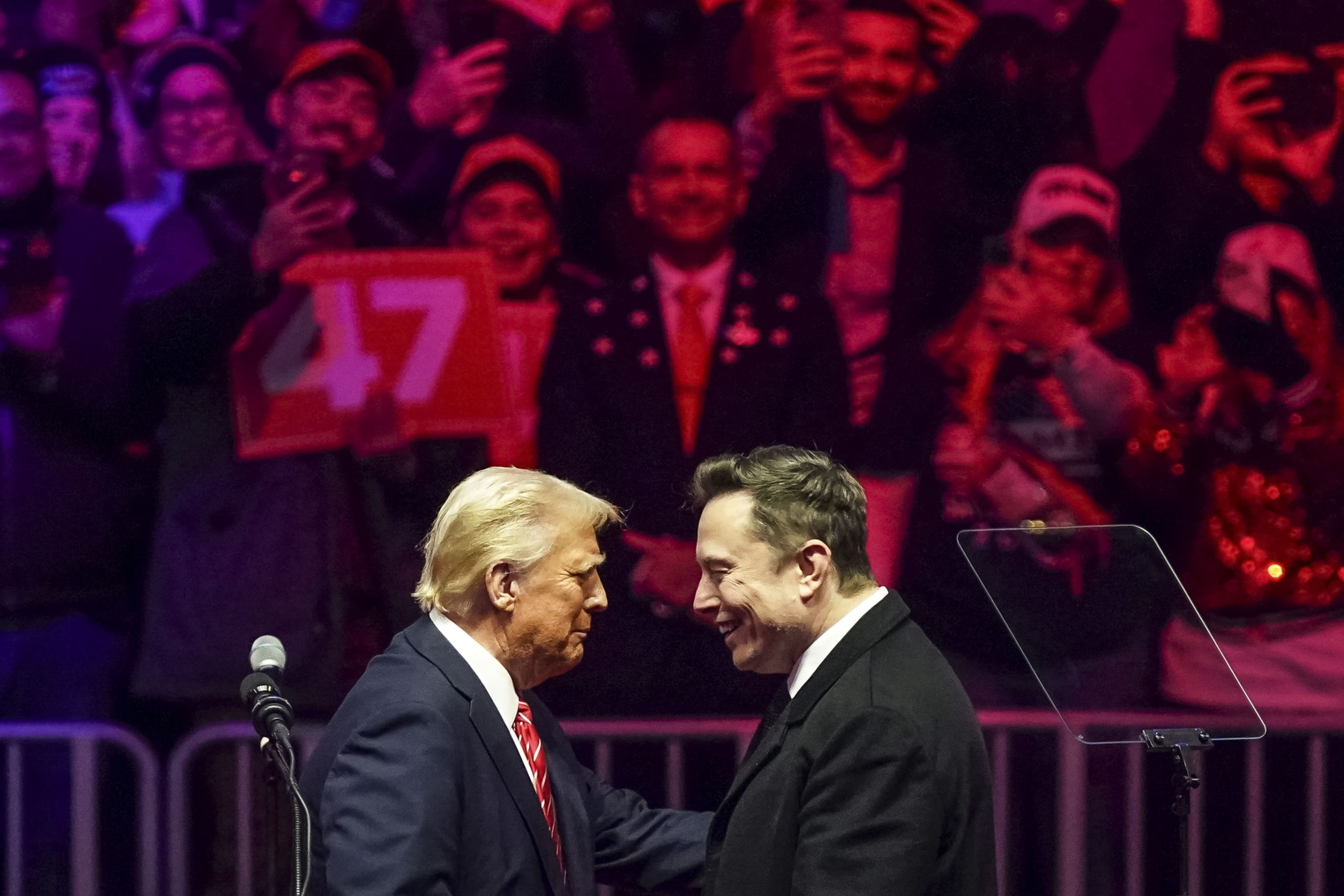 Cientista francês vê entrada negada nos EUA após encontrarem mensagens anti-Trump no telemóvel
