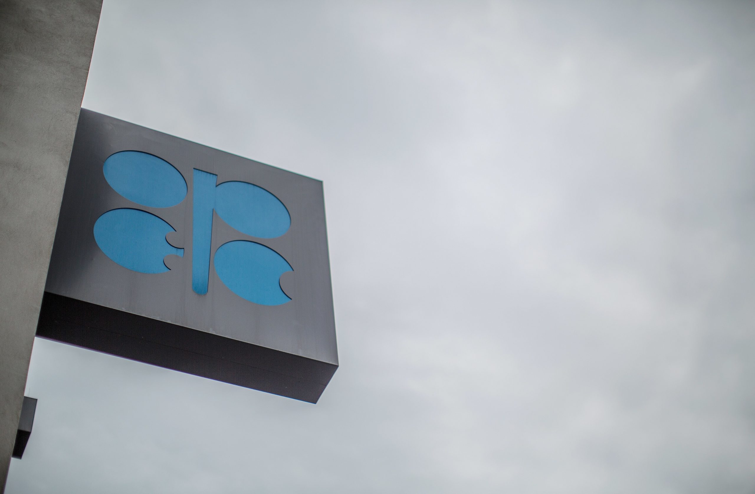 Países produtores de petróleo reunidos novamente hoje para tentar acordo