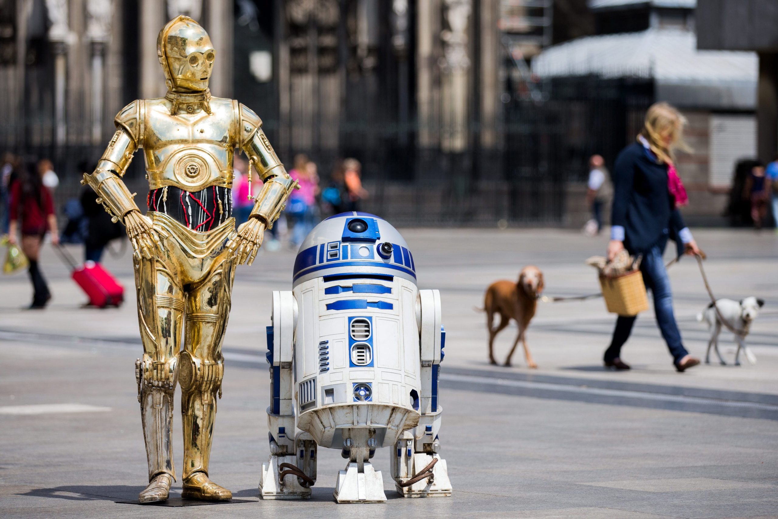 Robô “R2-D2” da saga “Star Wars” leiloado por 2,4 milhões de euros