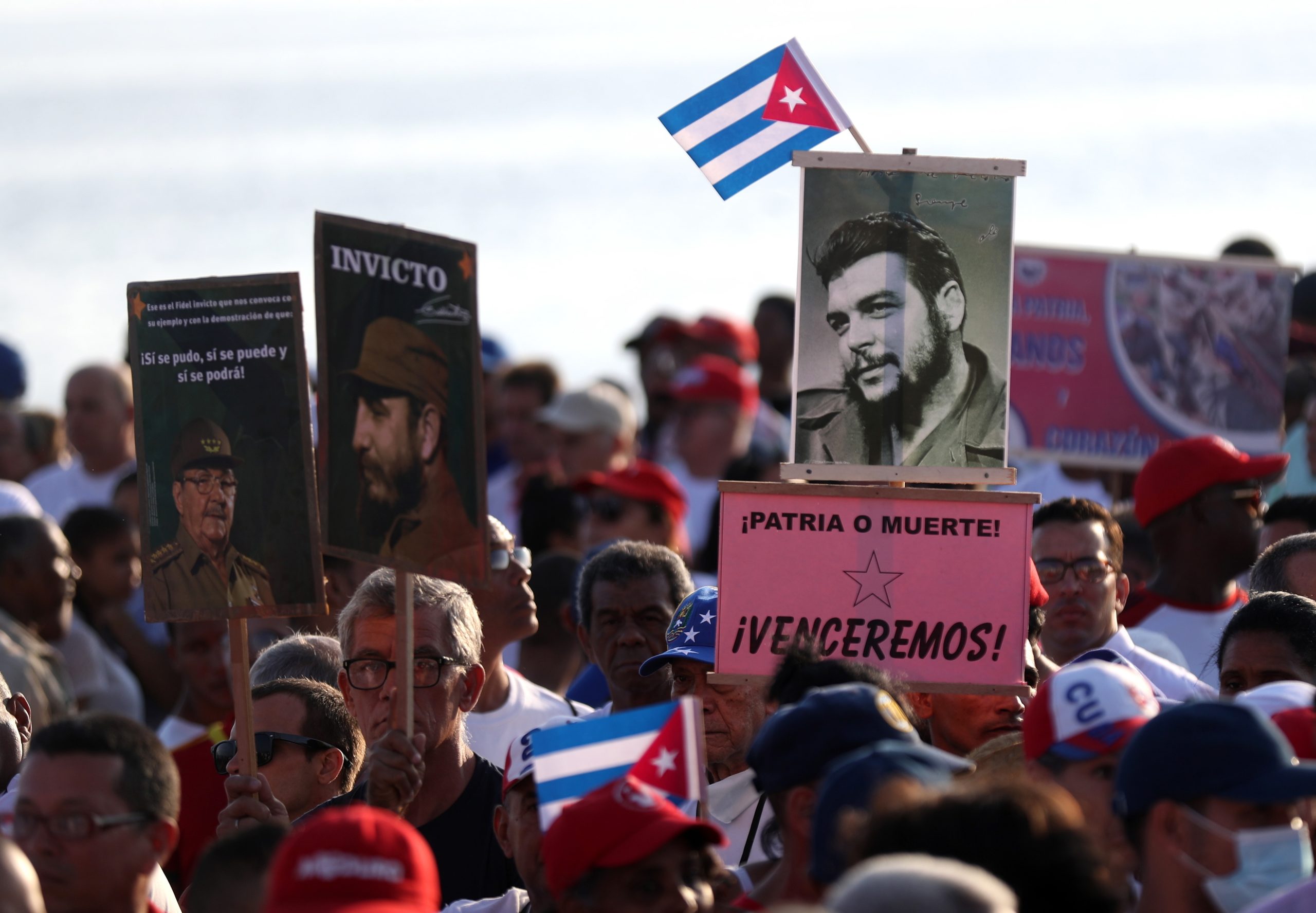 “Os cubanos não aguentam mais”. Pelo menos cinco pessoas que protestavam contra o regime foram detidas
