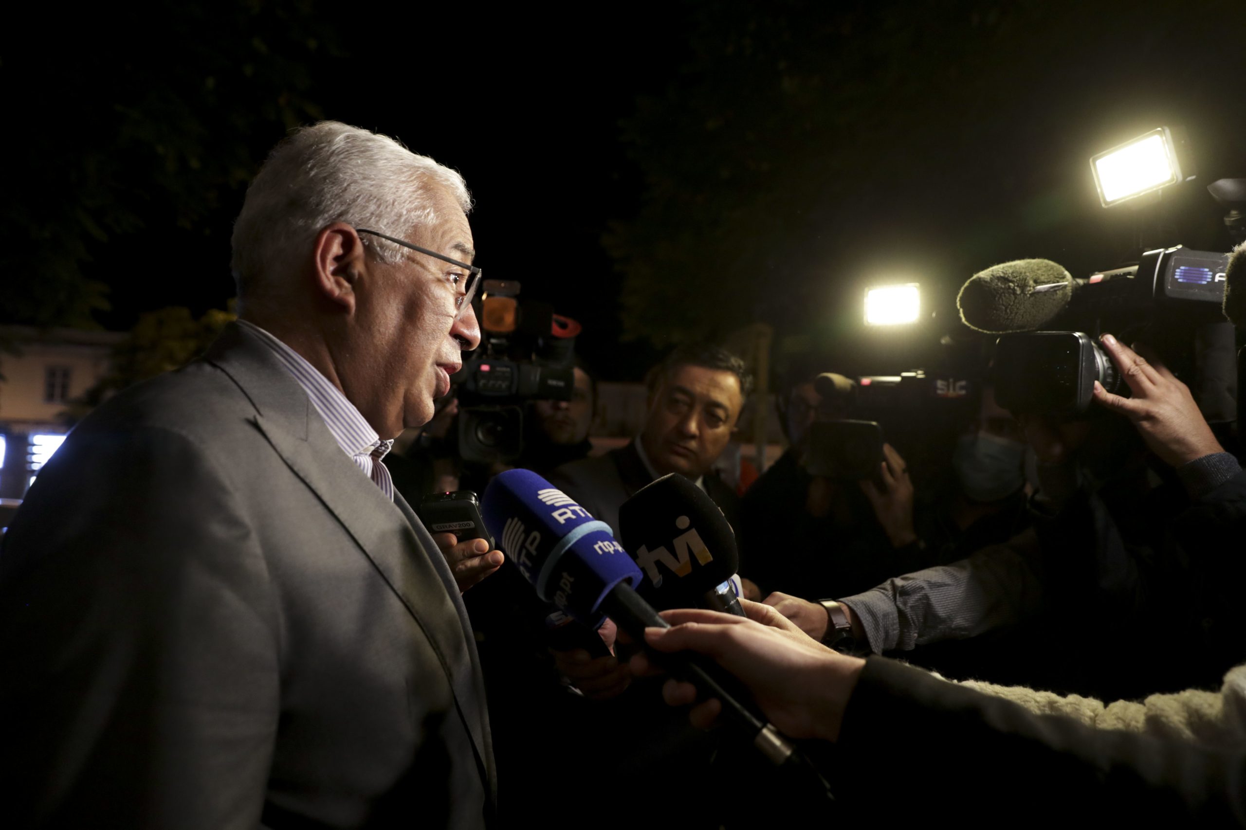 OE2022: António Costa revela que o Conselho de Ministros extraordinário desta noite fez uma avaliação da situação política