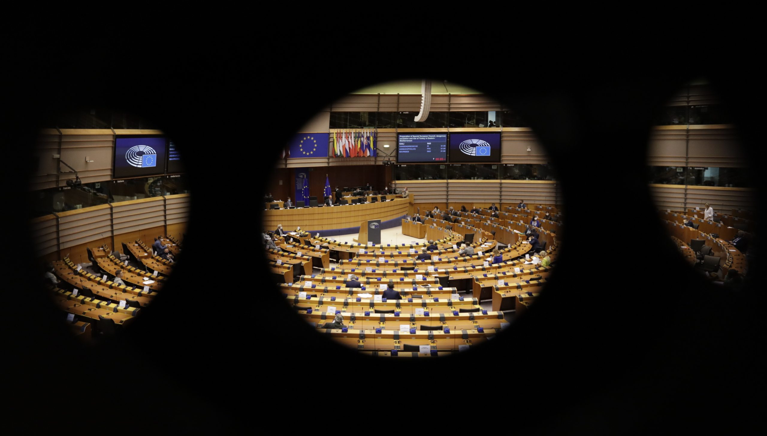Parlamento Europeu vai levantar a imunidade a mais dois deputados no quadro do Qatargate